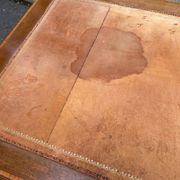 Louis XVI desk in wood and leather from the 19th century