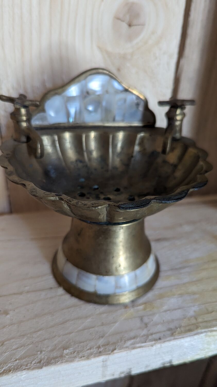 Brass and mother-of-pearl soap holder