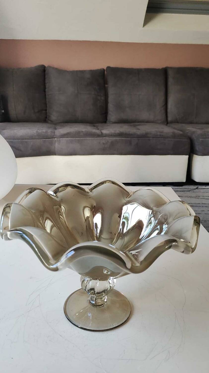 Murano Ruffled Bowl/Centerpiece, Pearly Iridescent Taupe Color. Diameter 24.5 cm
