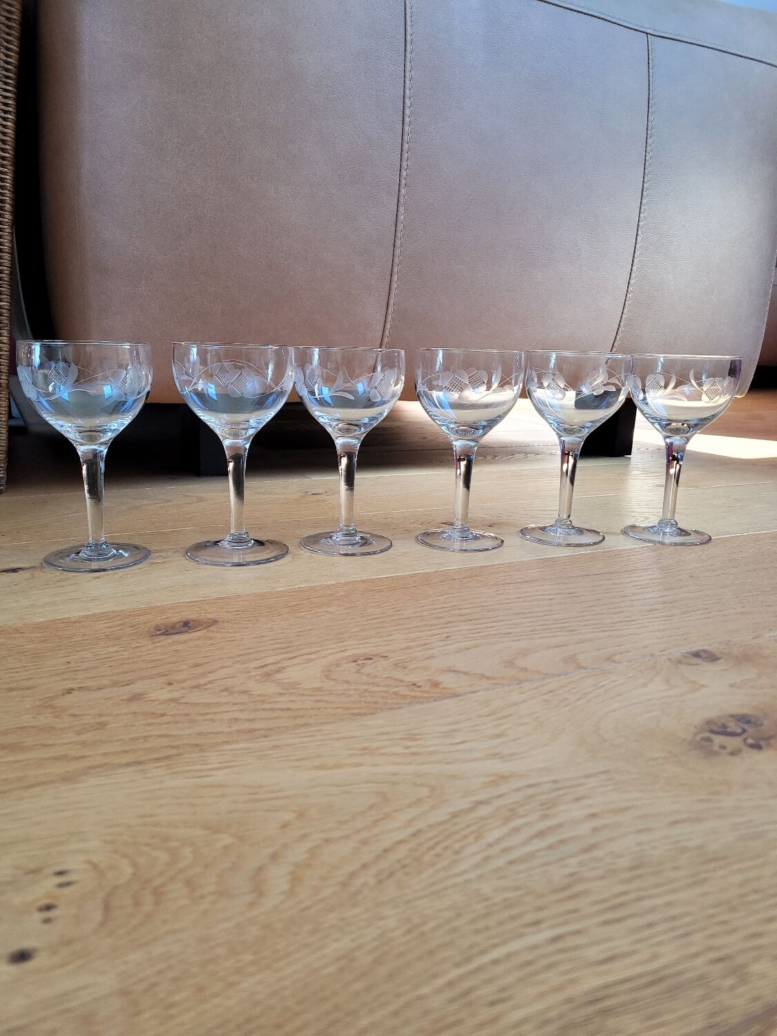 Set of 6 stemmed glasses