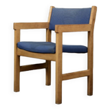 Vintage Danish chair in oak and blue fabric from the mid-century by Hans J. Wegner for Getama, 1960s.