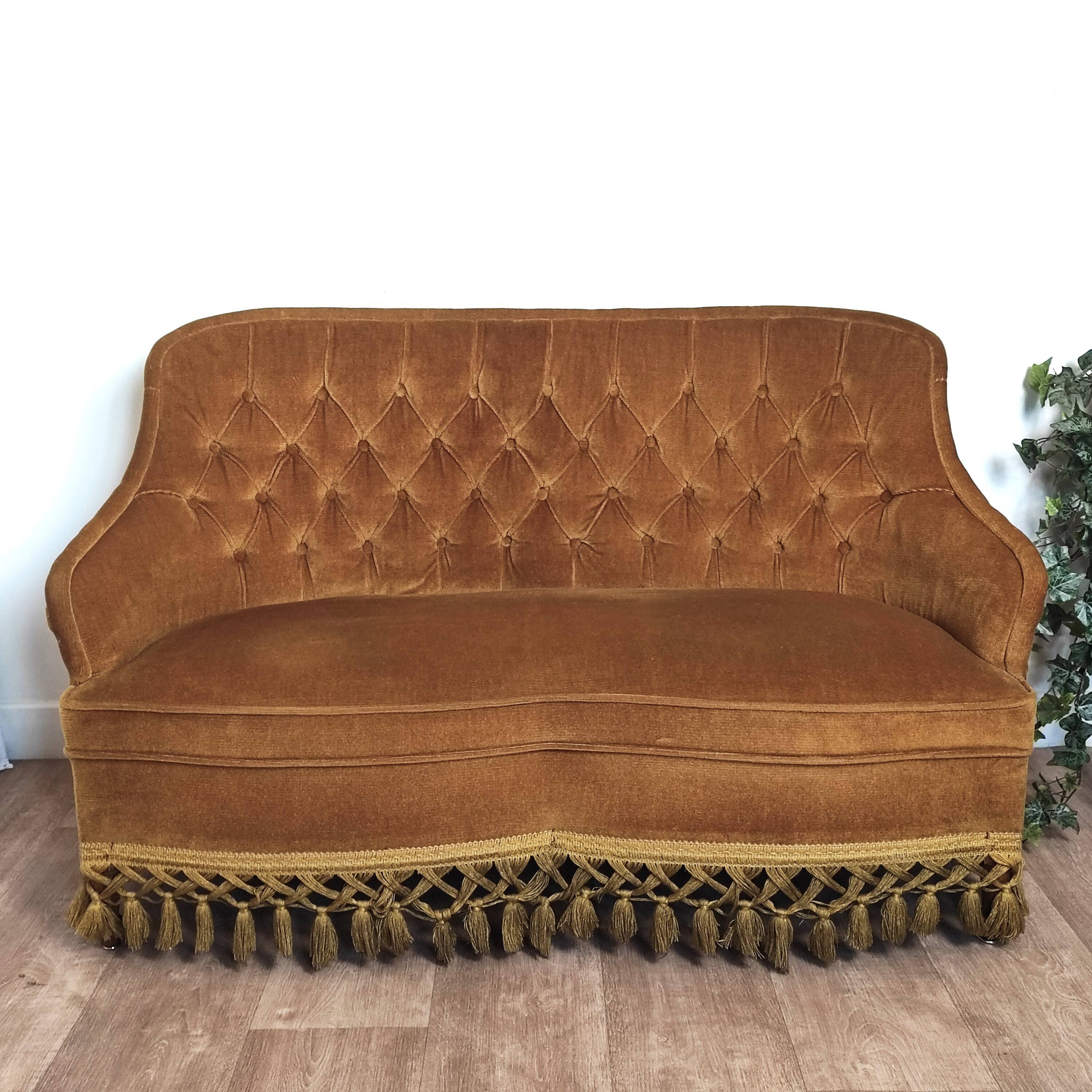 Velvet toad sofa