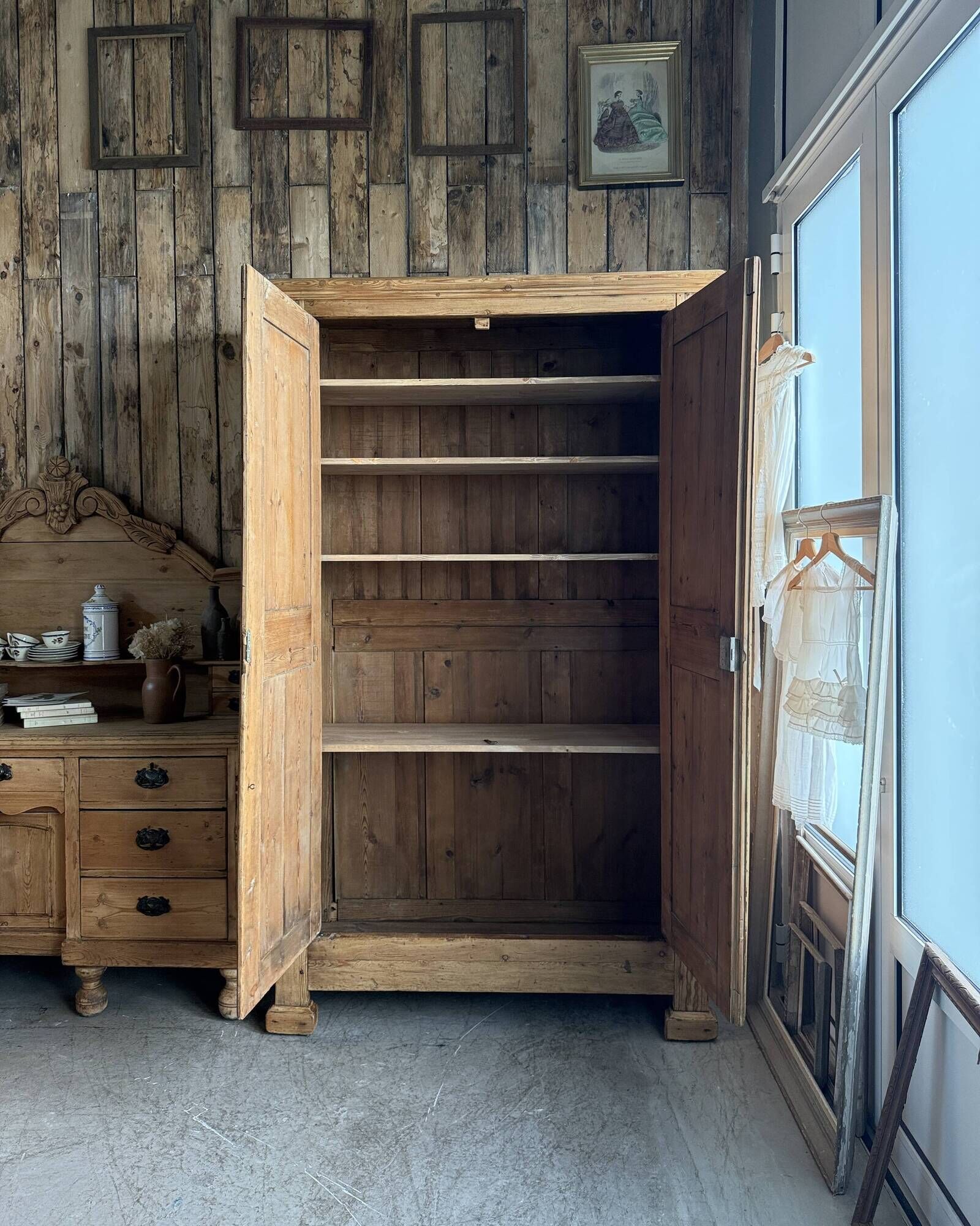 Armoire lingère ancienne en pin massif (rénovée)
