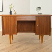 Bureau classique autoportant des années 1950, en placage de noyer.