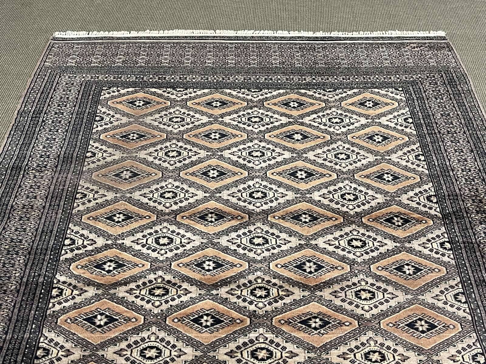 Handmade Pakistani wool and silk rug - 2m23x1m56