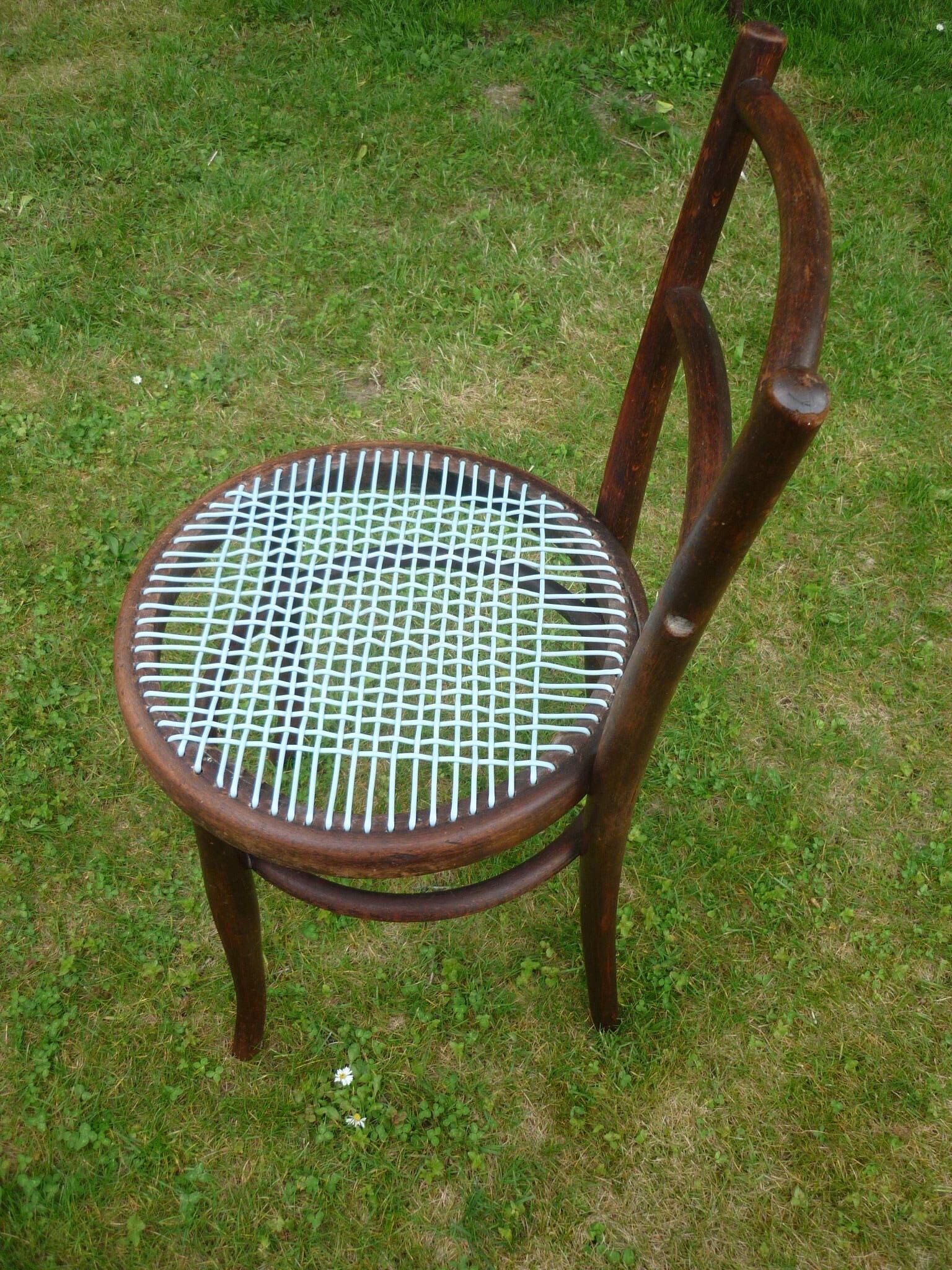 Chair with blue wire braided seat