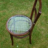 Chaise avec assise tressée de fil bleu
