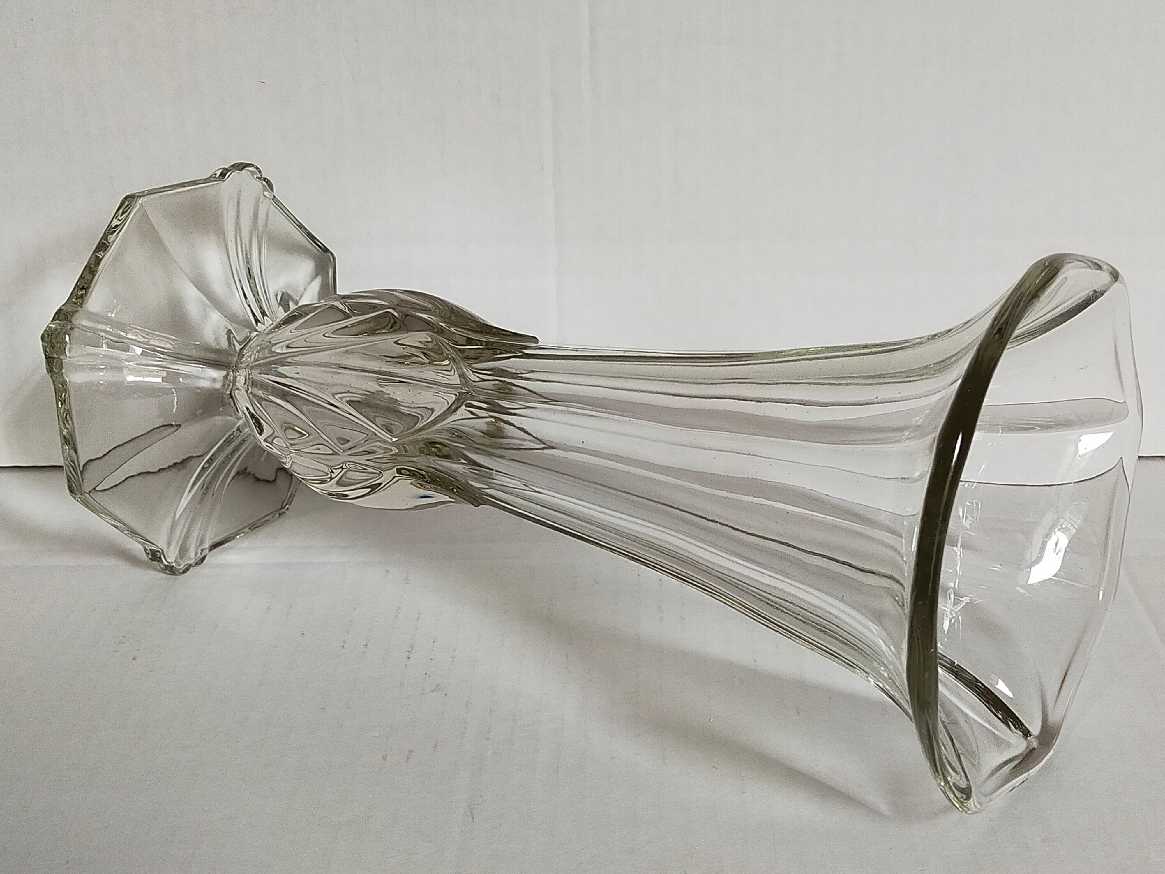 Art-Deco high foot vase in molded crystal early twentieth century