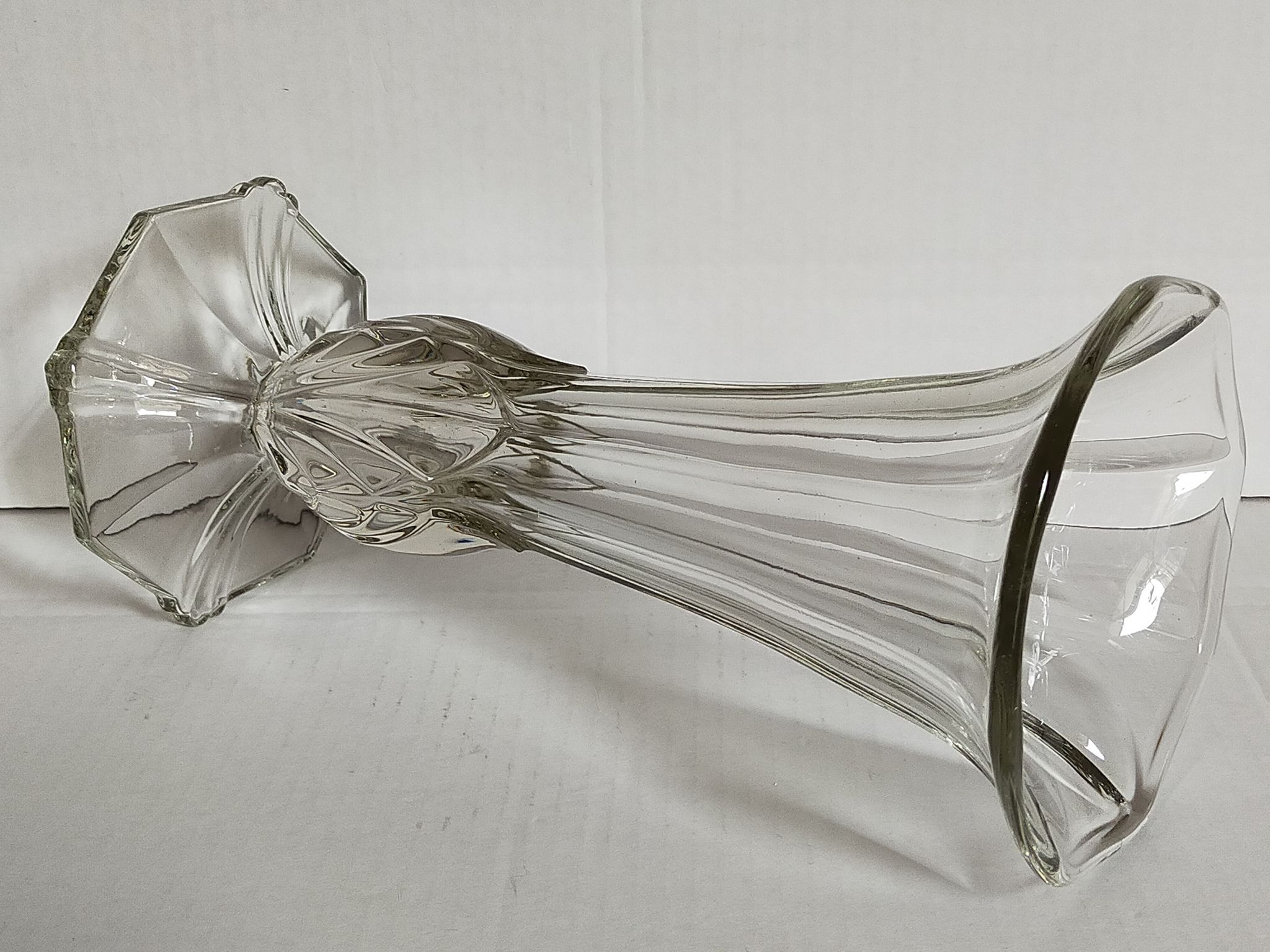 Art-Deco high foot vase in molded crystal early twentieth century