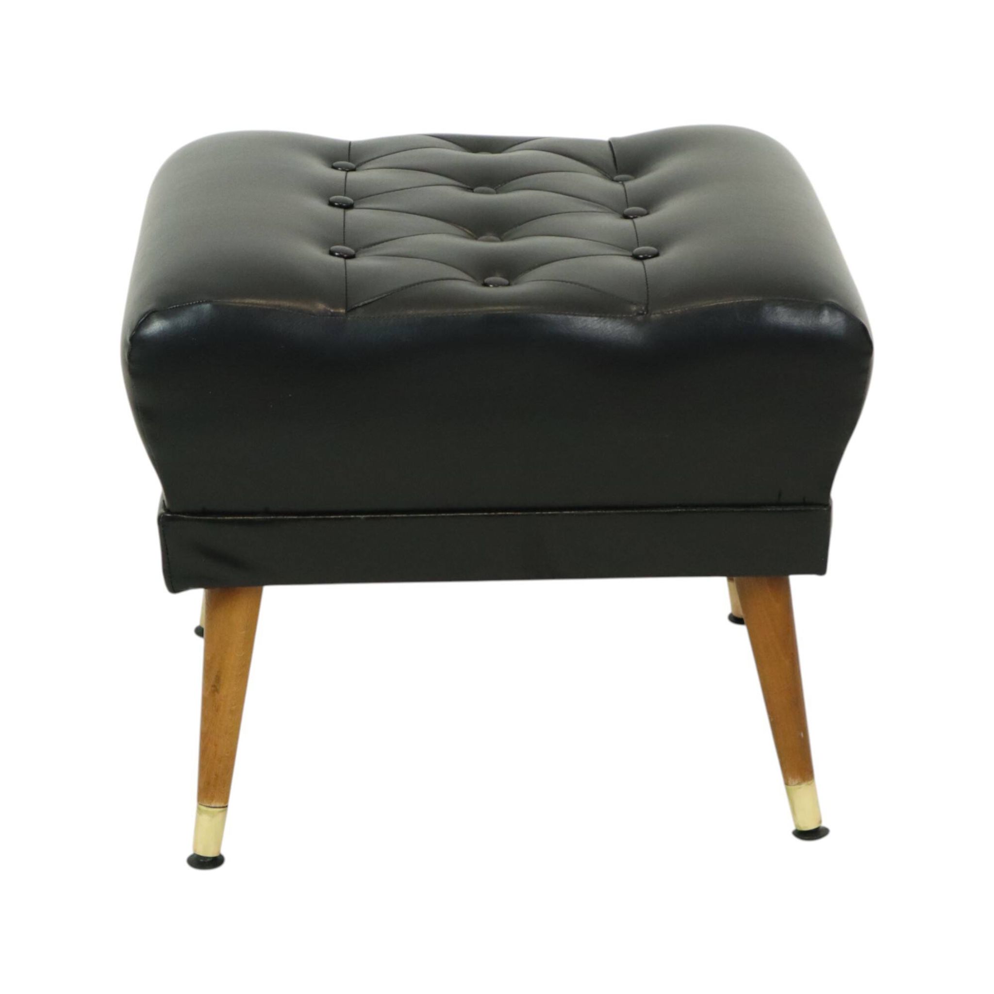 Pouf noir vintage pieds coniques style Chesterfield en skaï