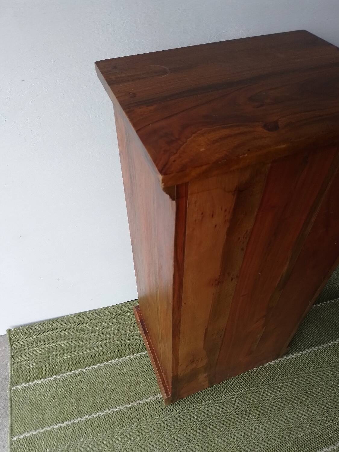 Mahogany wooden chiffonier