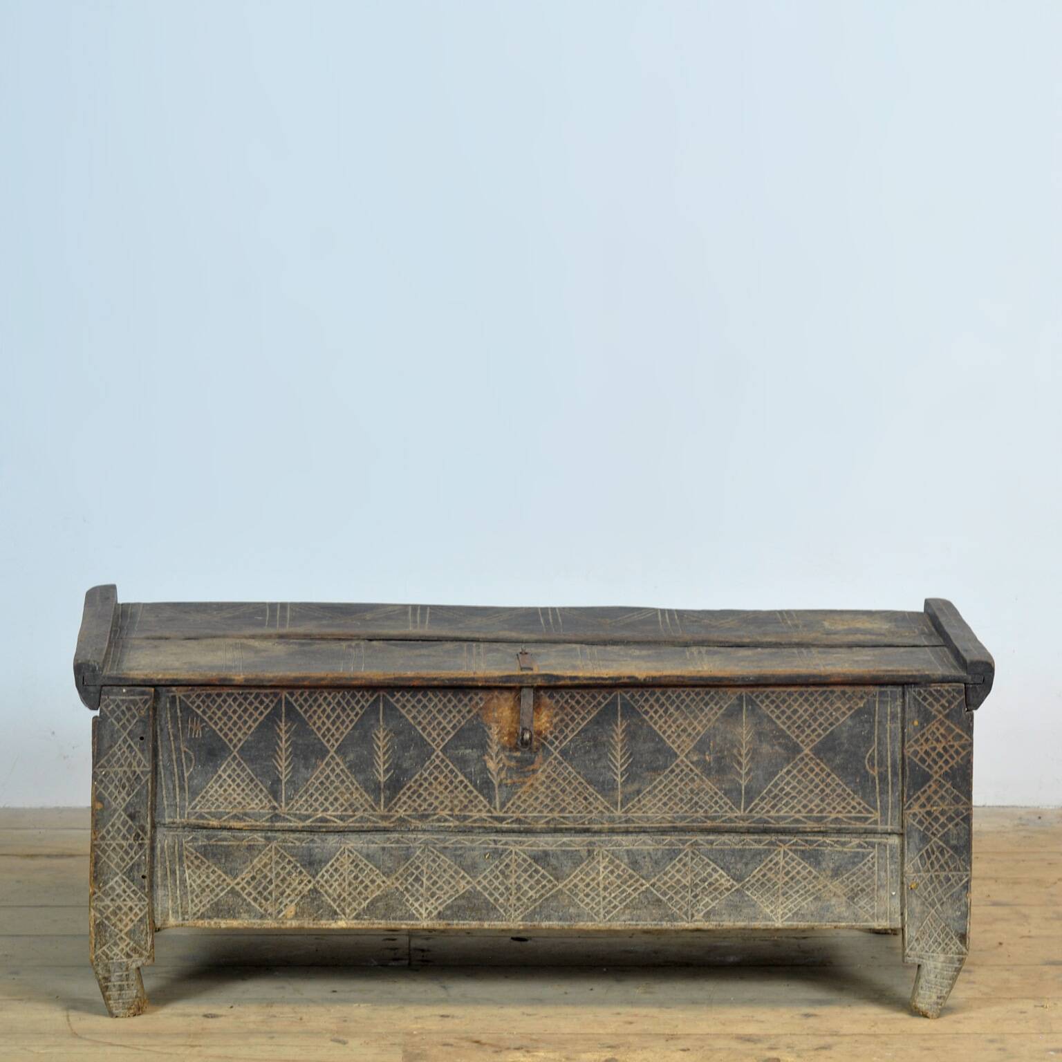 Antique beech shepherd's chest, 1820s