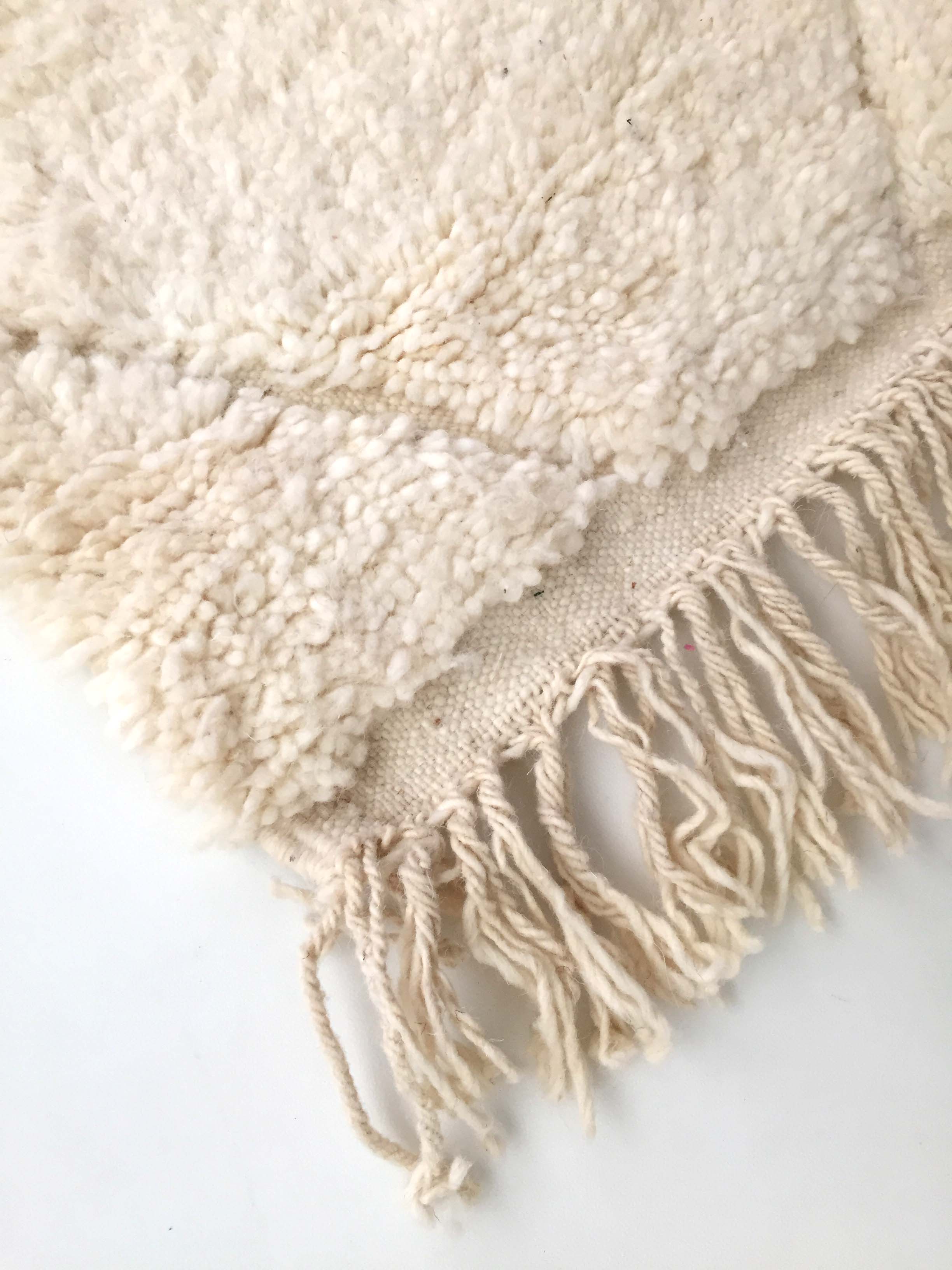 Moroccan Berber carpet blessed ouarain ecru plain with engraved diamonds 148x96cm