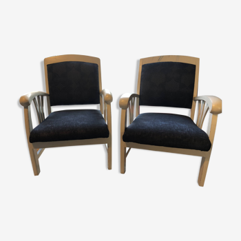 Paire de fauteuils restaurés