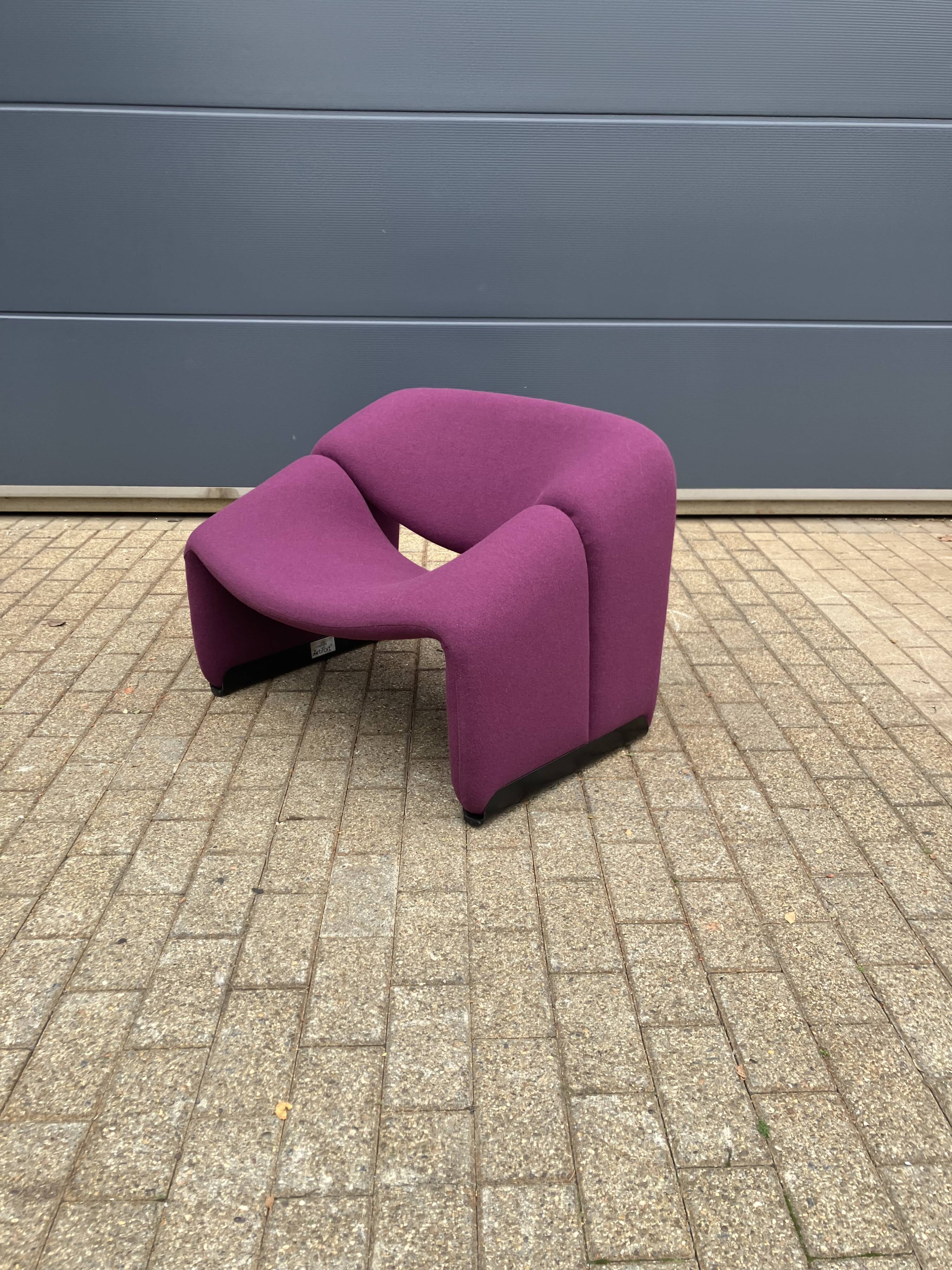 2x Artifort Groovy F598 by Pierre Paulin, Violet, original