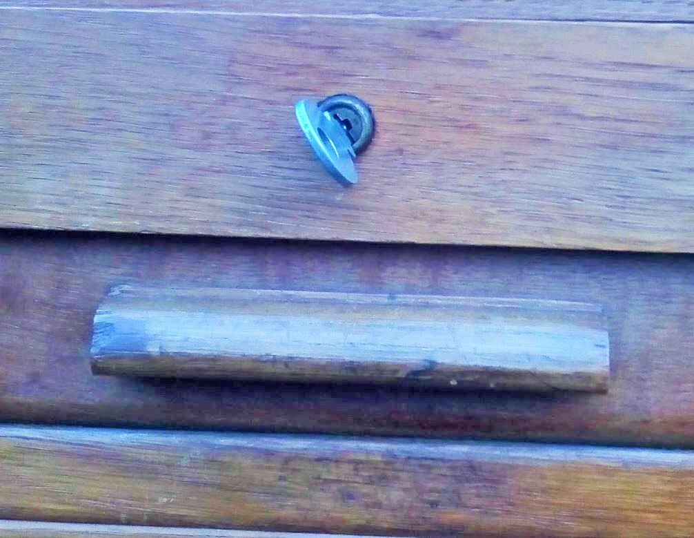 Cabinet to curtain, double, of the 1950s