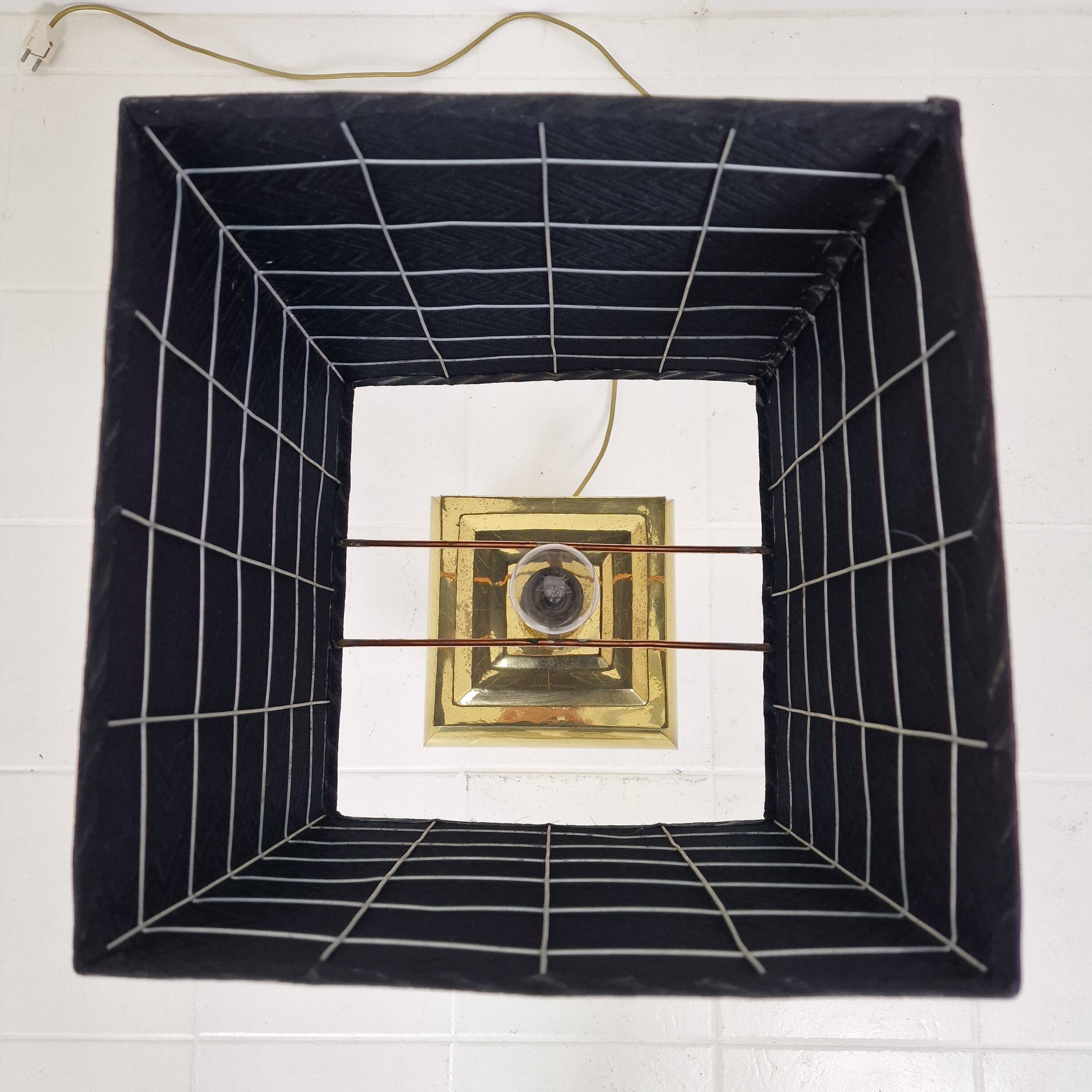 Paire de lampes de table de style Régence avec abat-jour noirs – Base en laiton et bois