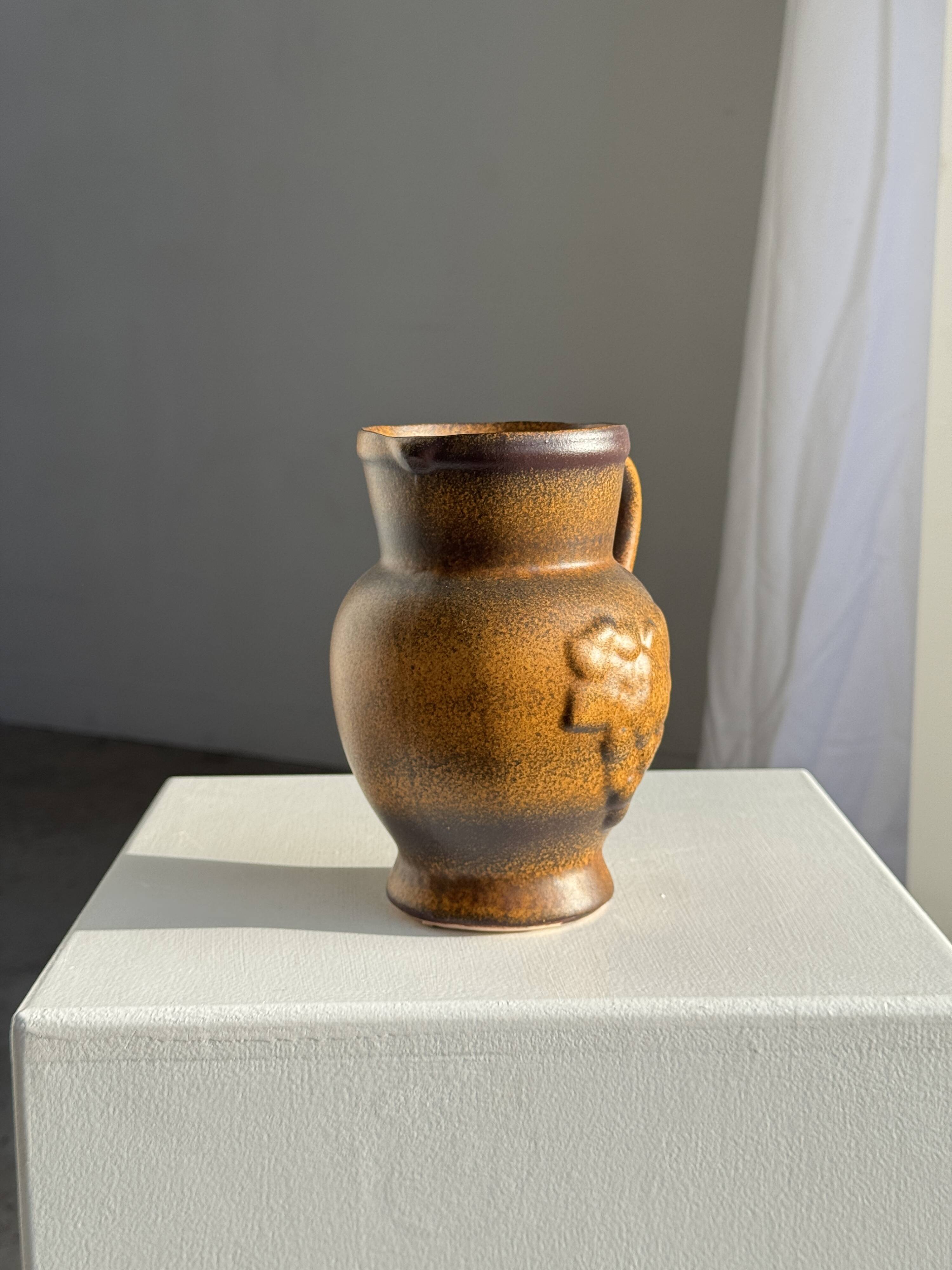 Speckled stoneware jug with grape pattern H17