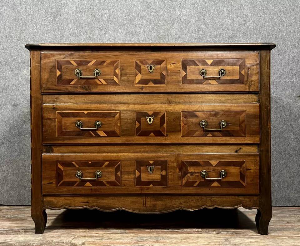 Louis XV period chest of drawers in noble wood marquetry circa 1750