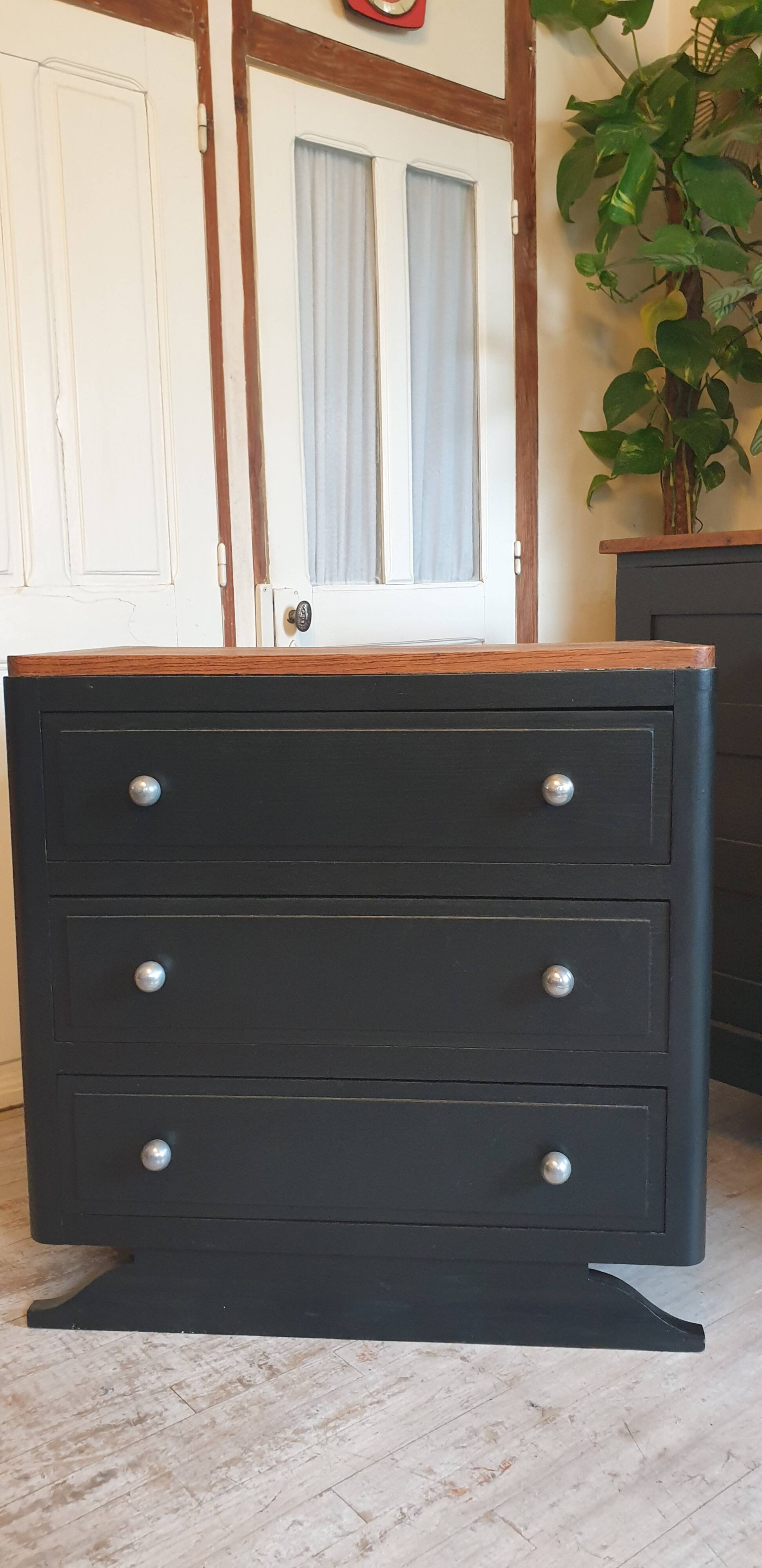Solid wood chest of drawers
