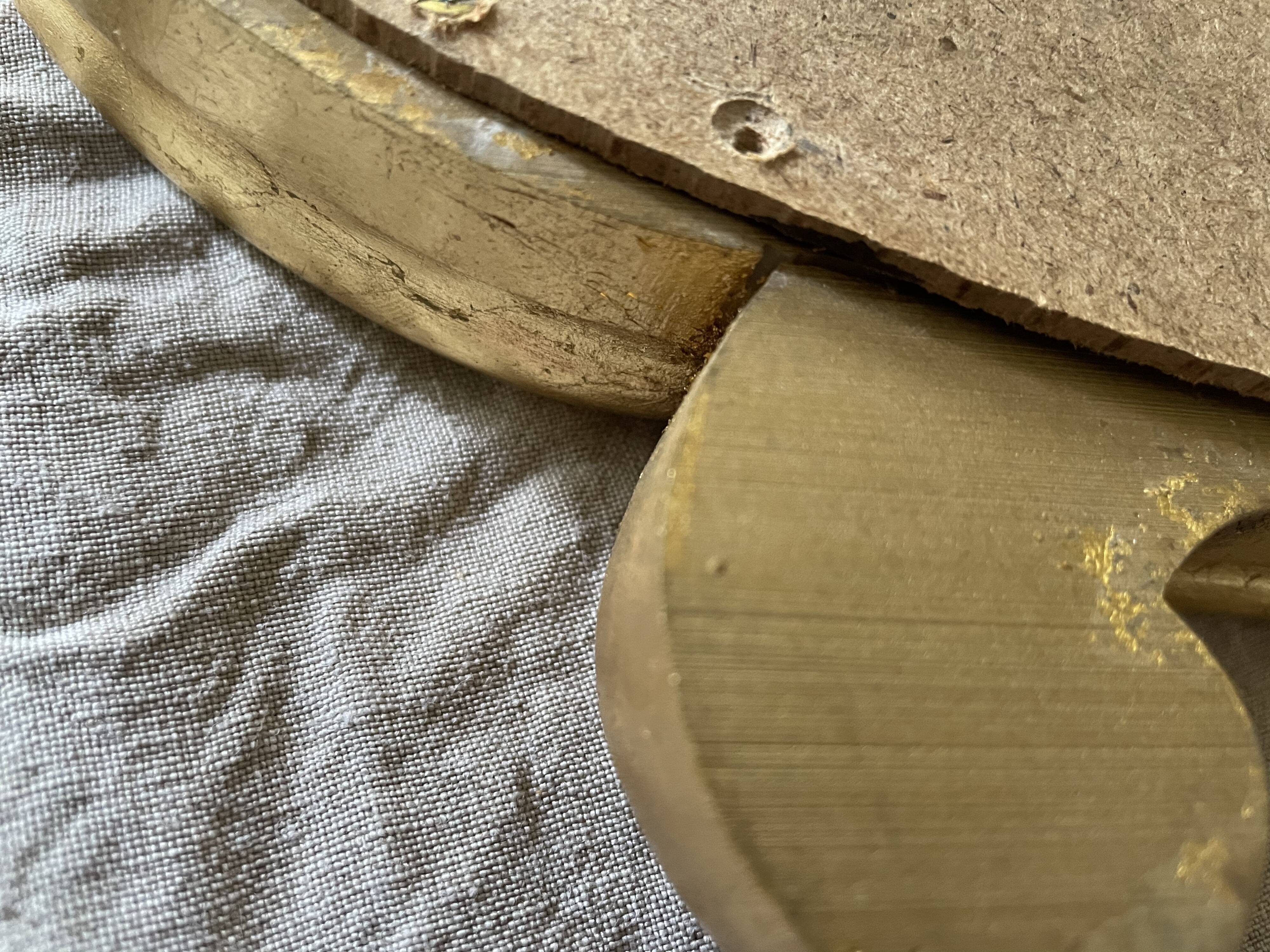 Golden resin rock mirror  42x68cm