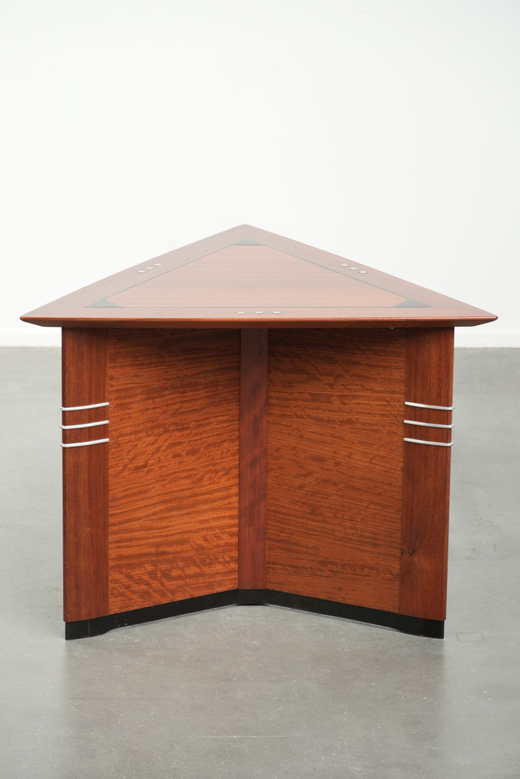 Luxury design side/coffee table in triangular shape in Art Deco style