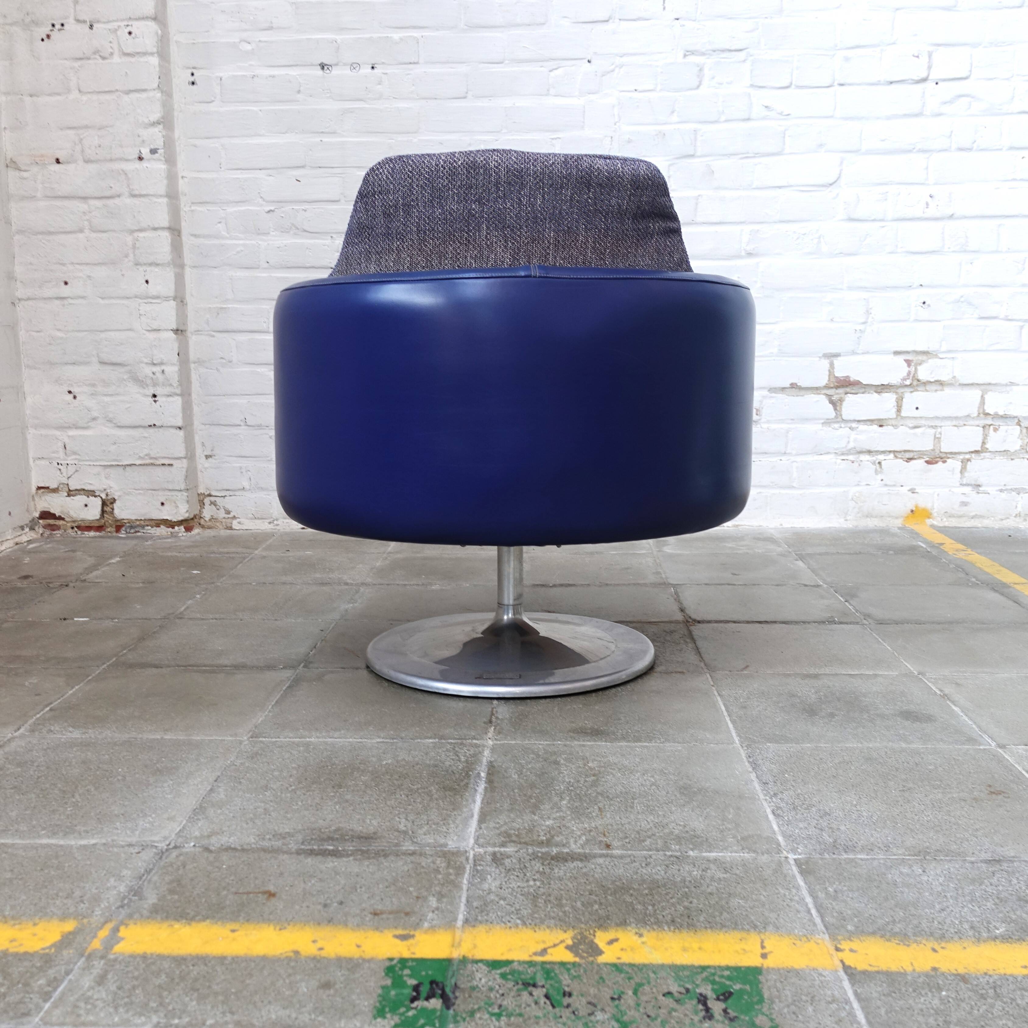 Fauteuil pivotant vintage design hongrois