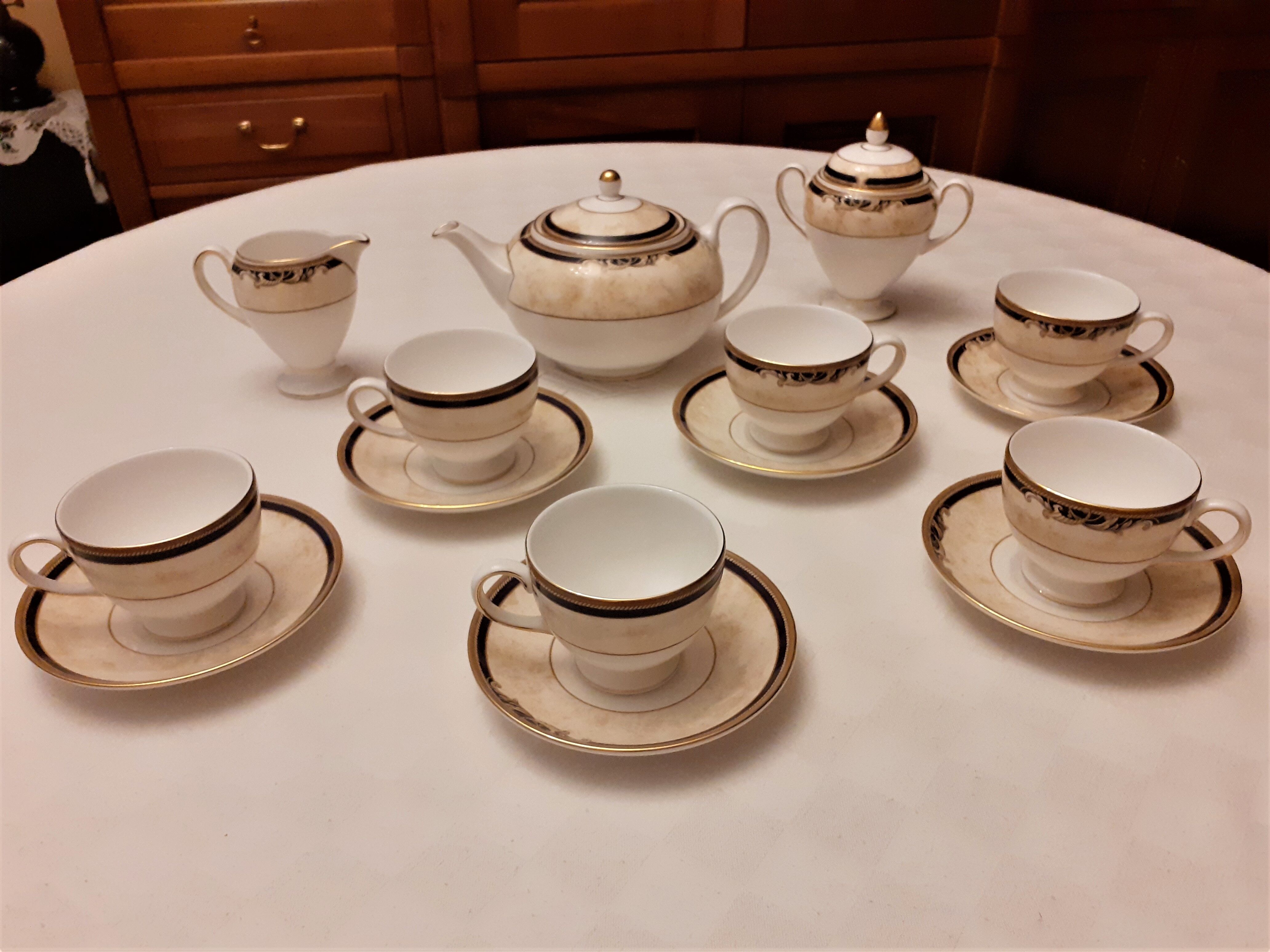 Table service Wedgwood fine porcelain model cornucopia