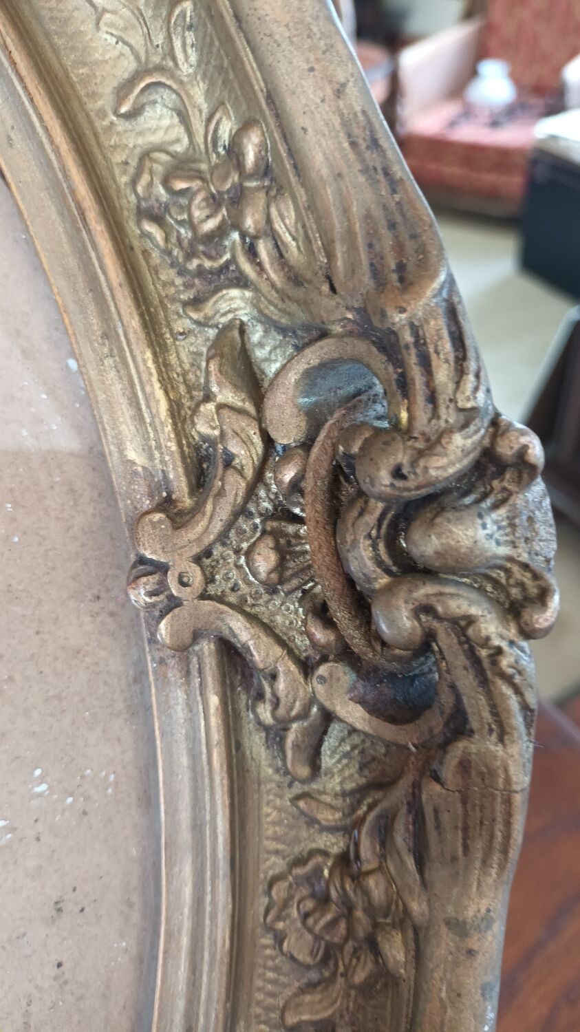 Golden oval frame XXth