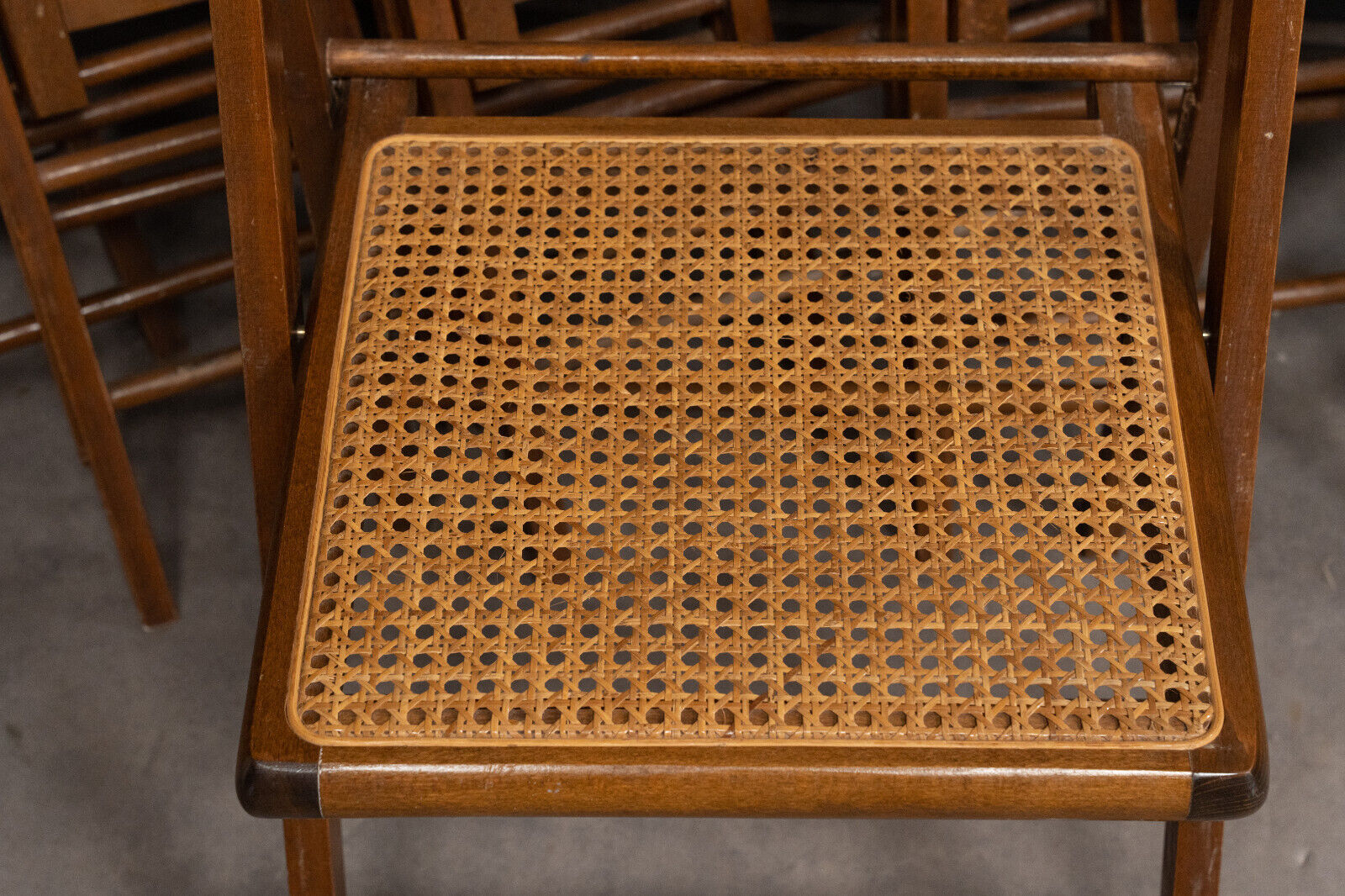 Suite of 11 folding chairs with canning 1980 wooden surround