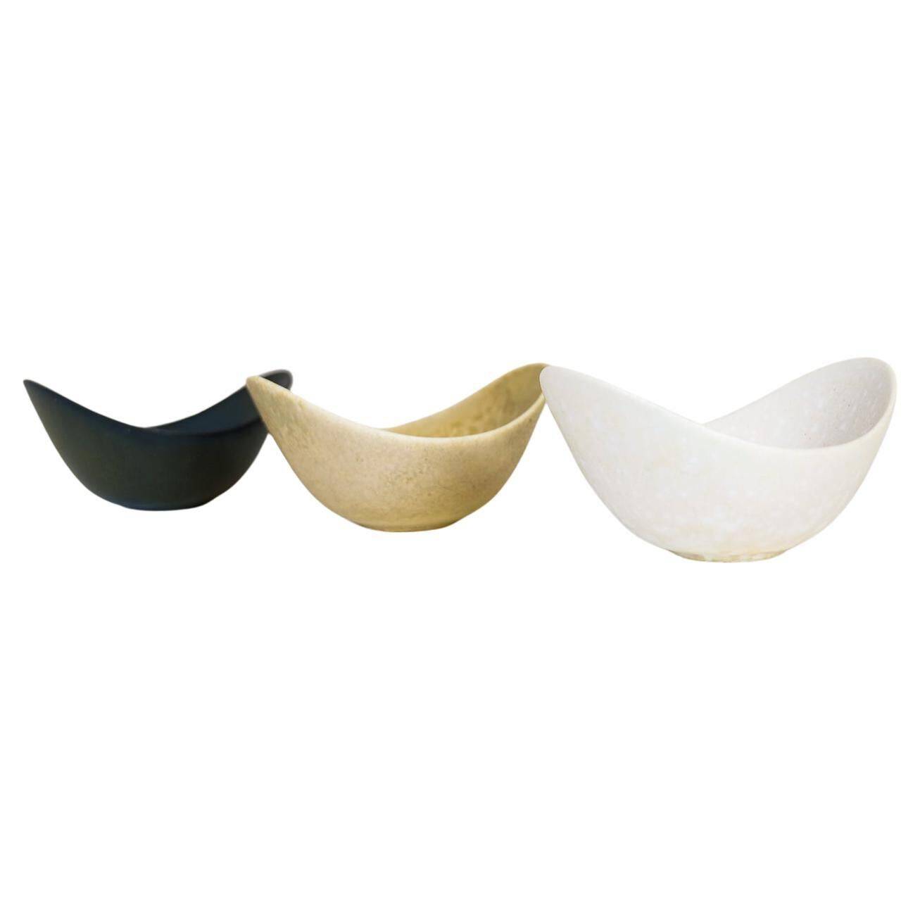 Mid-century modern ceramic set of 3 bowls by Gunnar Nylund, Rörstrand, Sweden.
