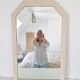 Miroir biseauté et mouluré beige