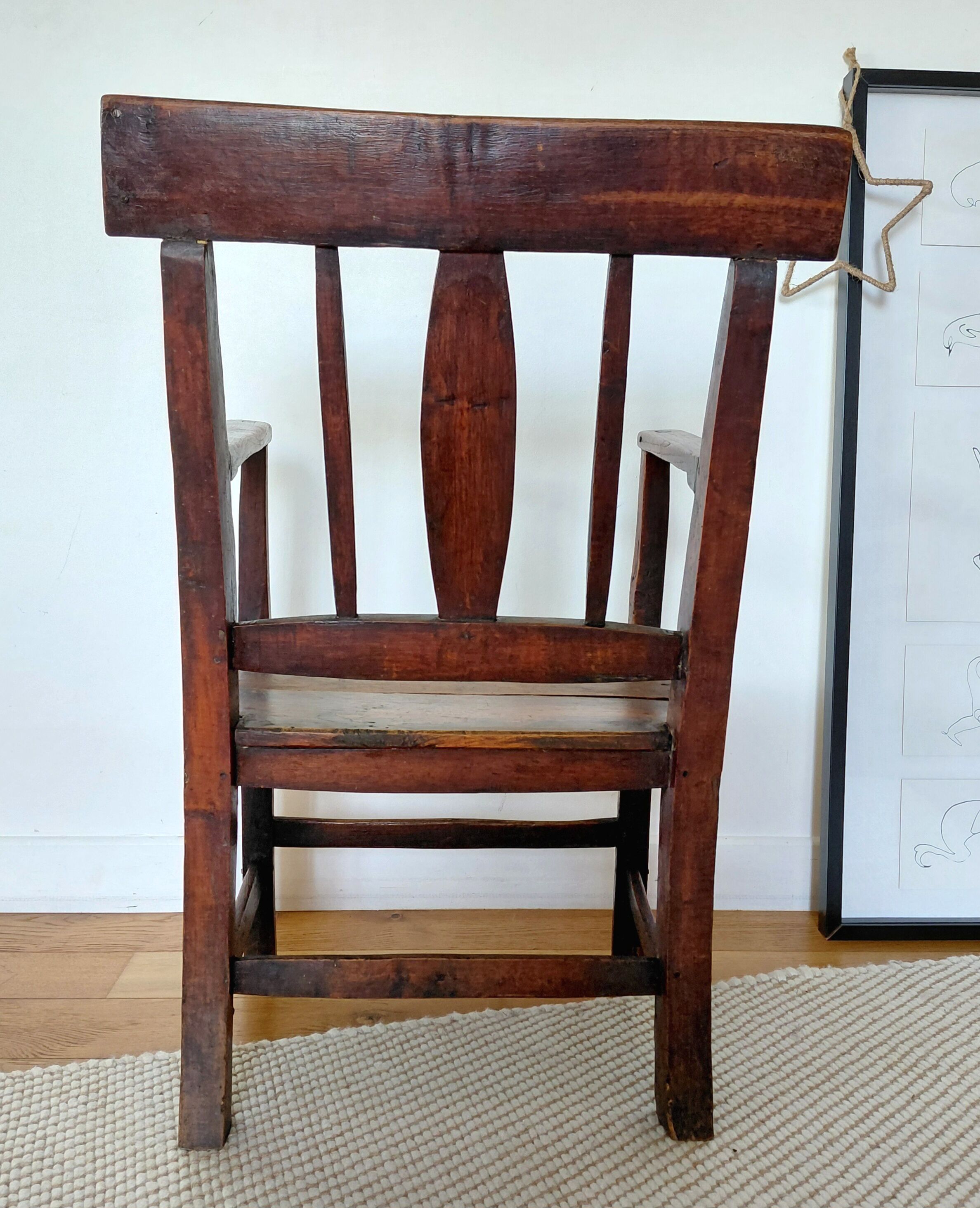 Fauteuil ancien en chêne massif-style Gallois et Art Populaire