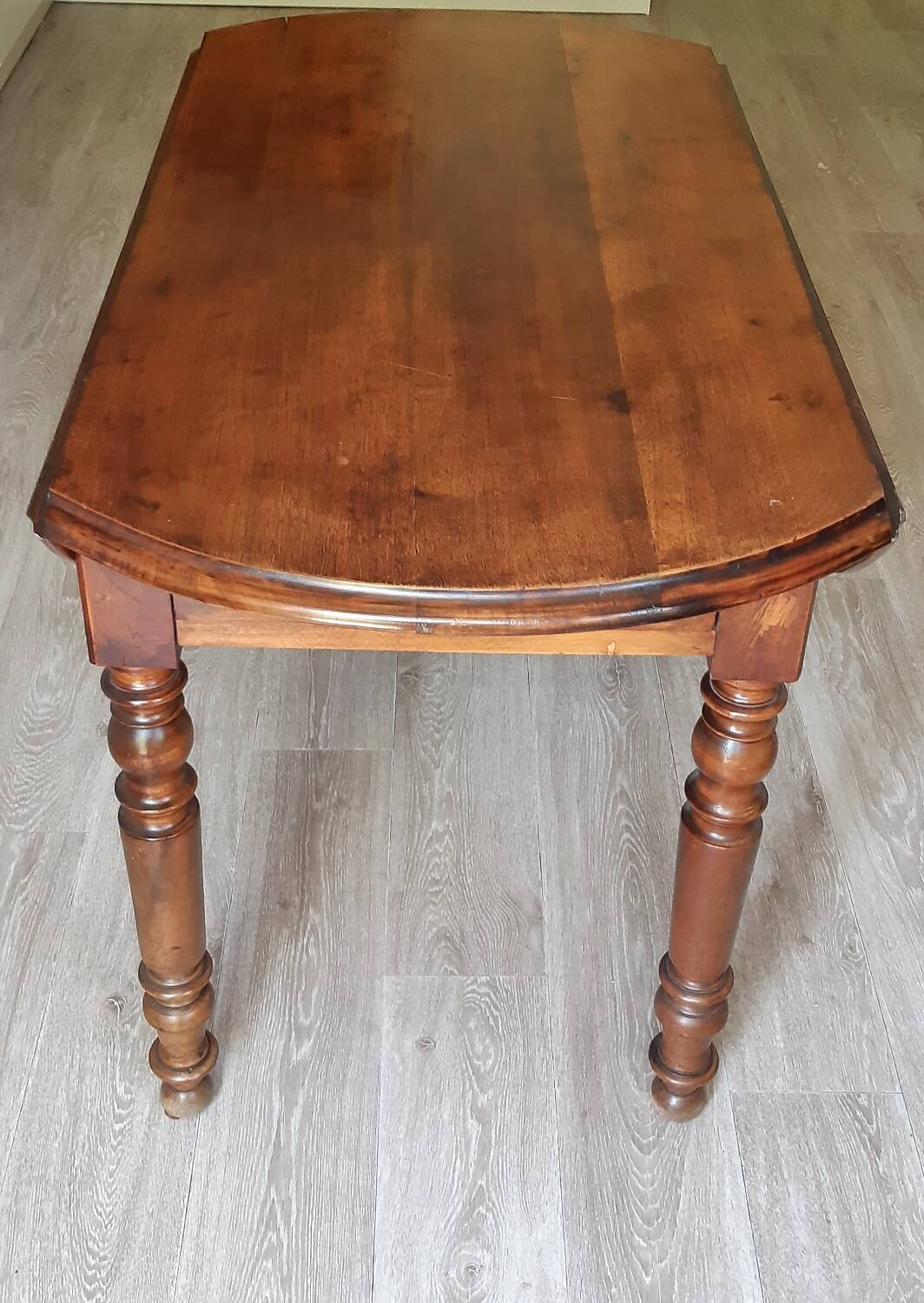 Antique oval table