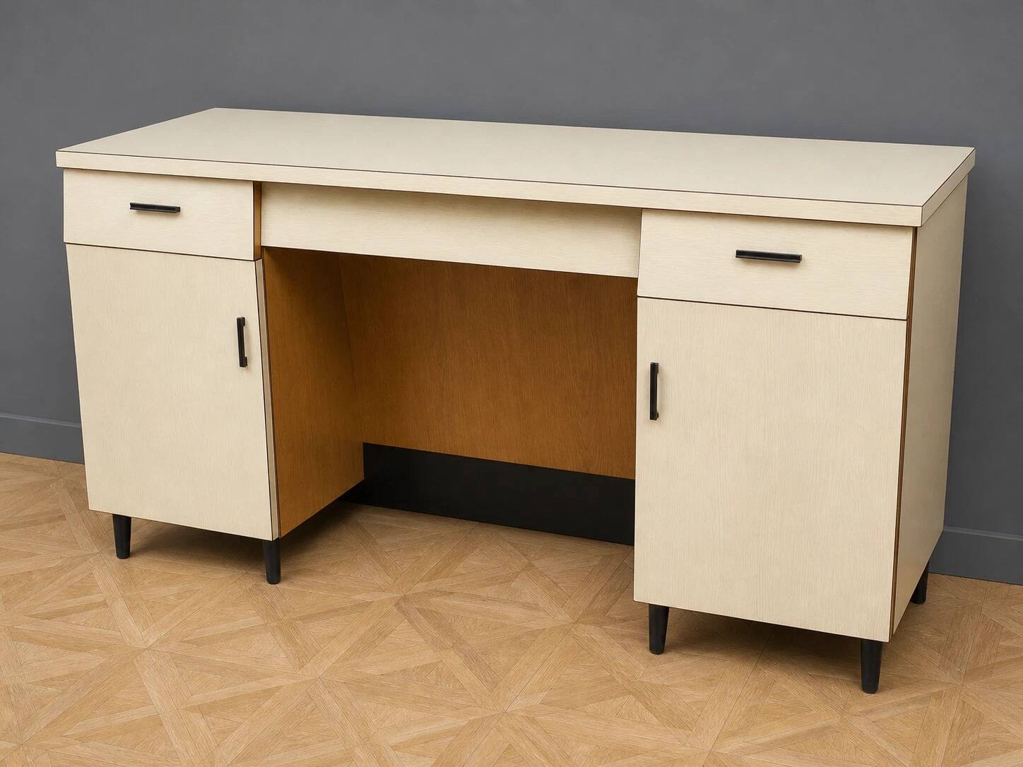 Modernist desk in formica, work from the 1950s.