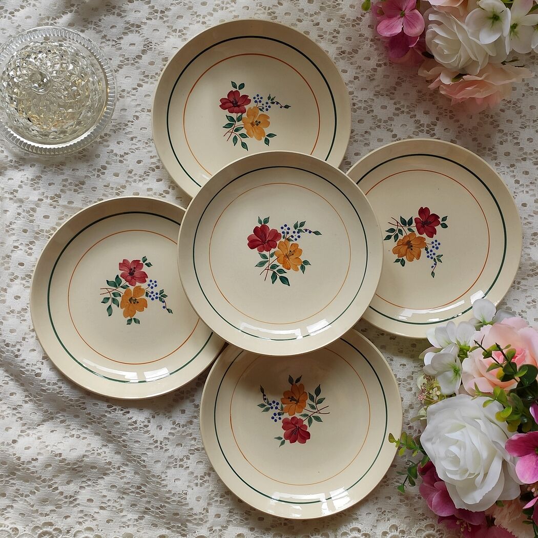 5 Mariette St Amand dessert plates