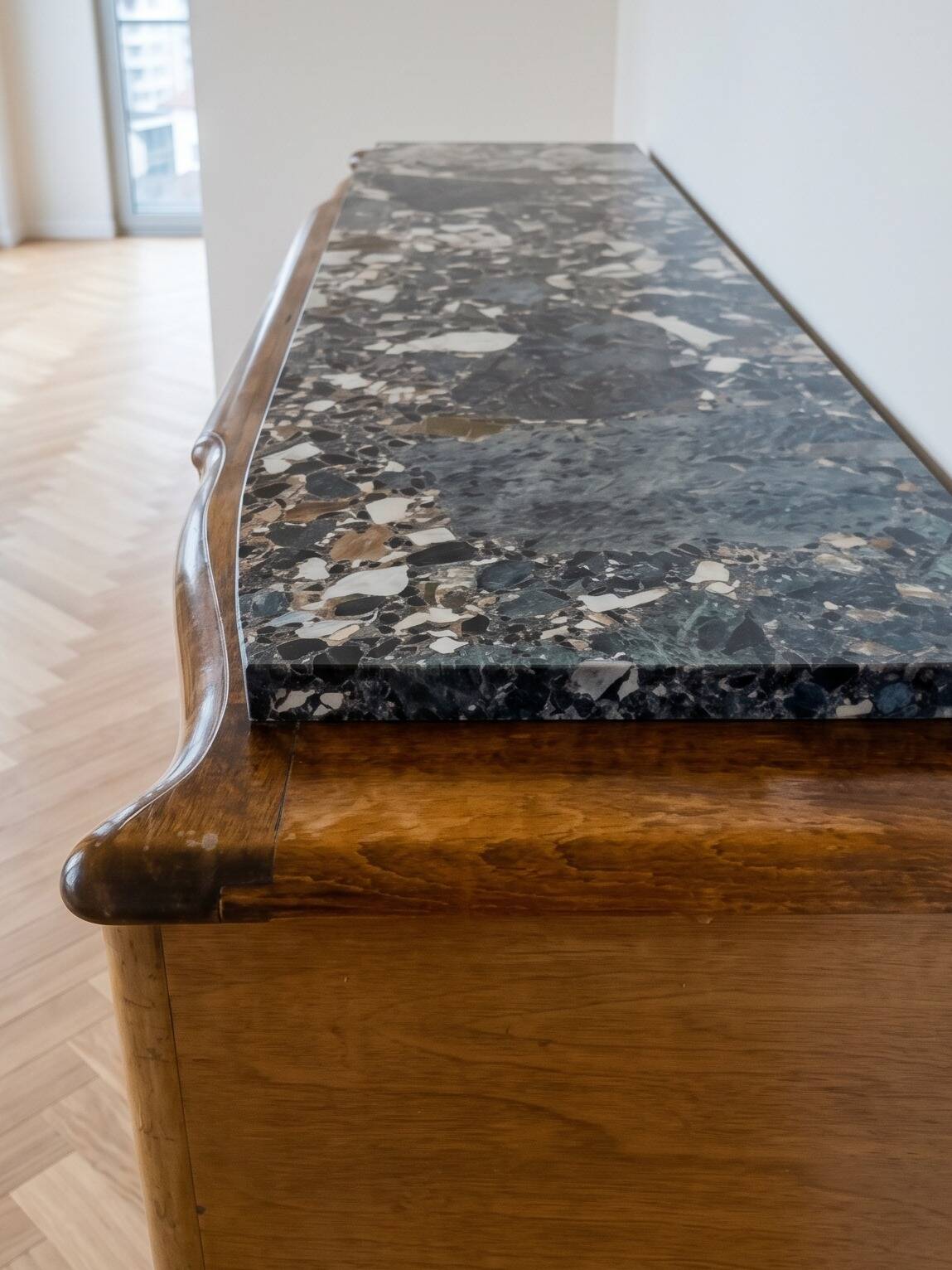 Art Deco buffet in light wood and marble