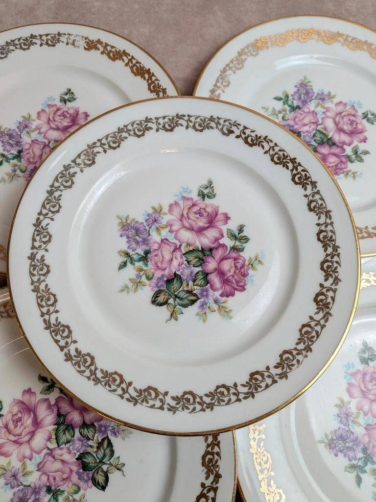Set of 5 flat plates in Limoges porcelain – Floral decoration and gilding