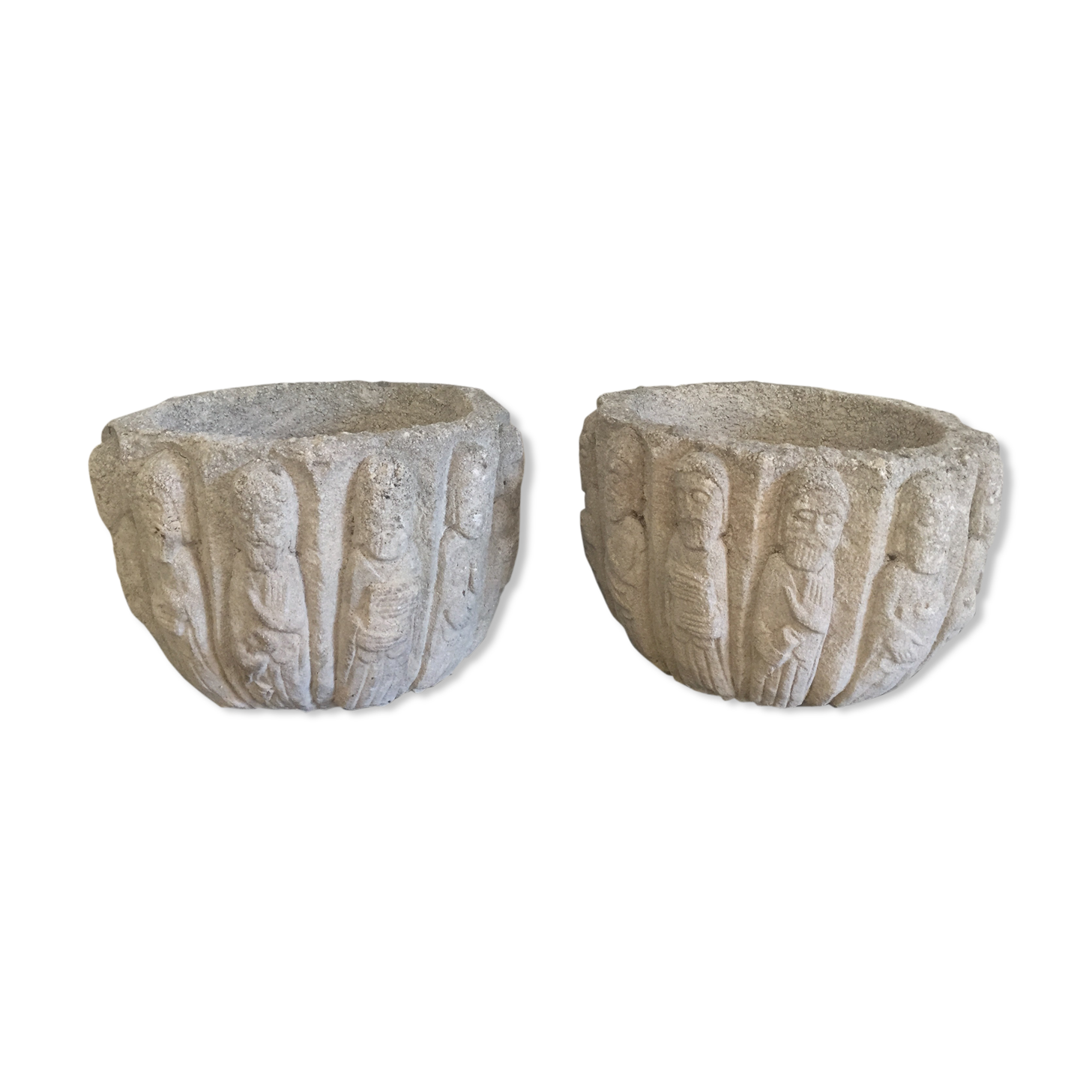 2 old decorative pots