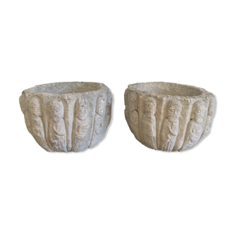 2 old decorative pots