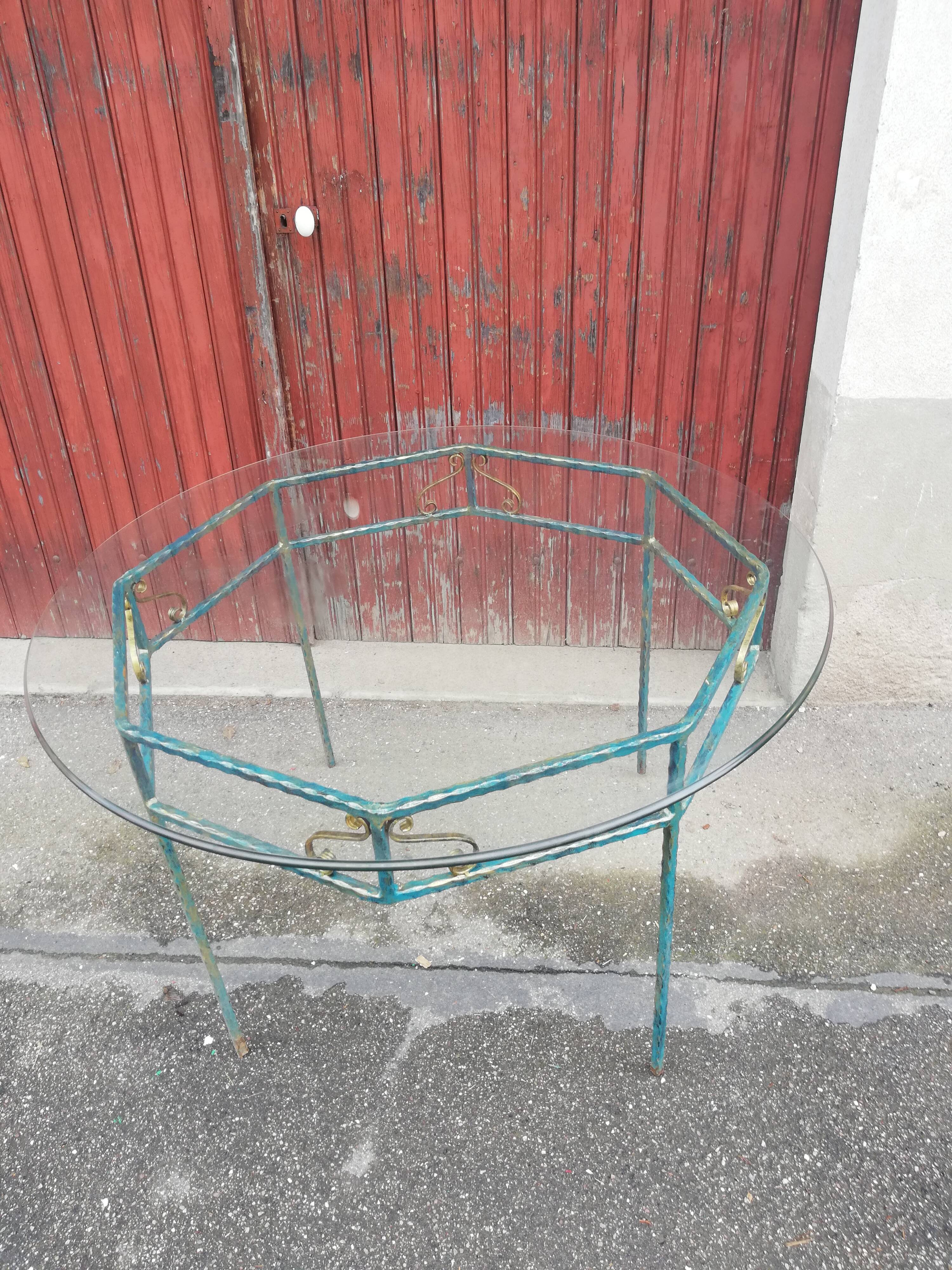 Table vintage fer forgé et plateau verre
