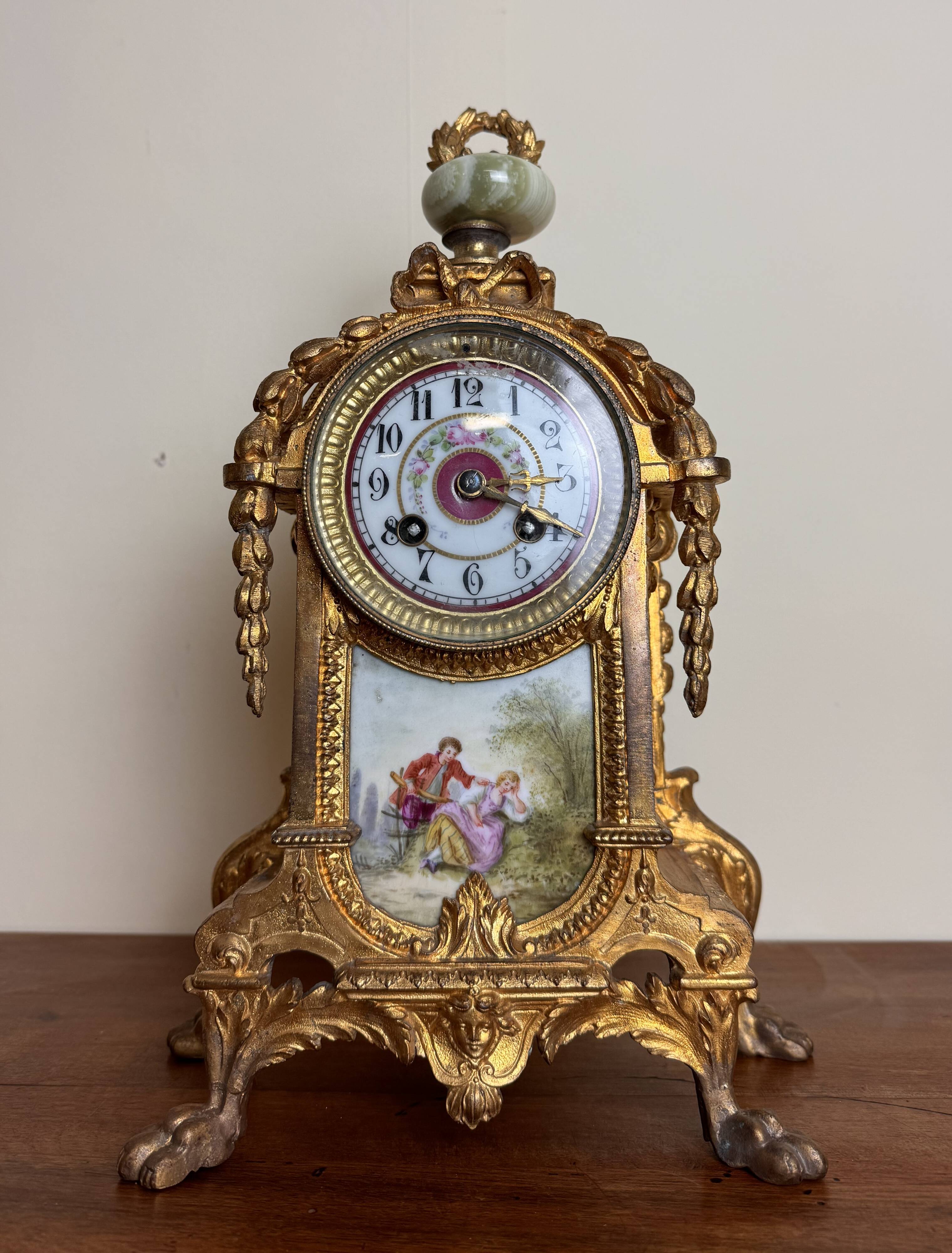 Napoleon III clock in gilded bronze and porcelain plates decorated and painted by hand
