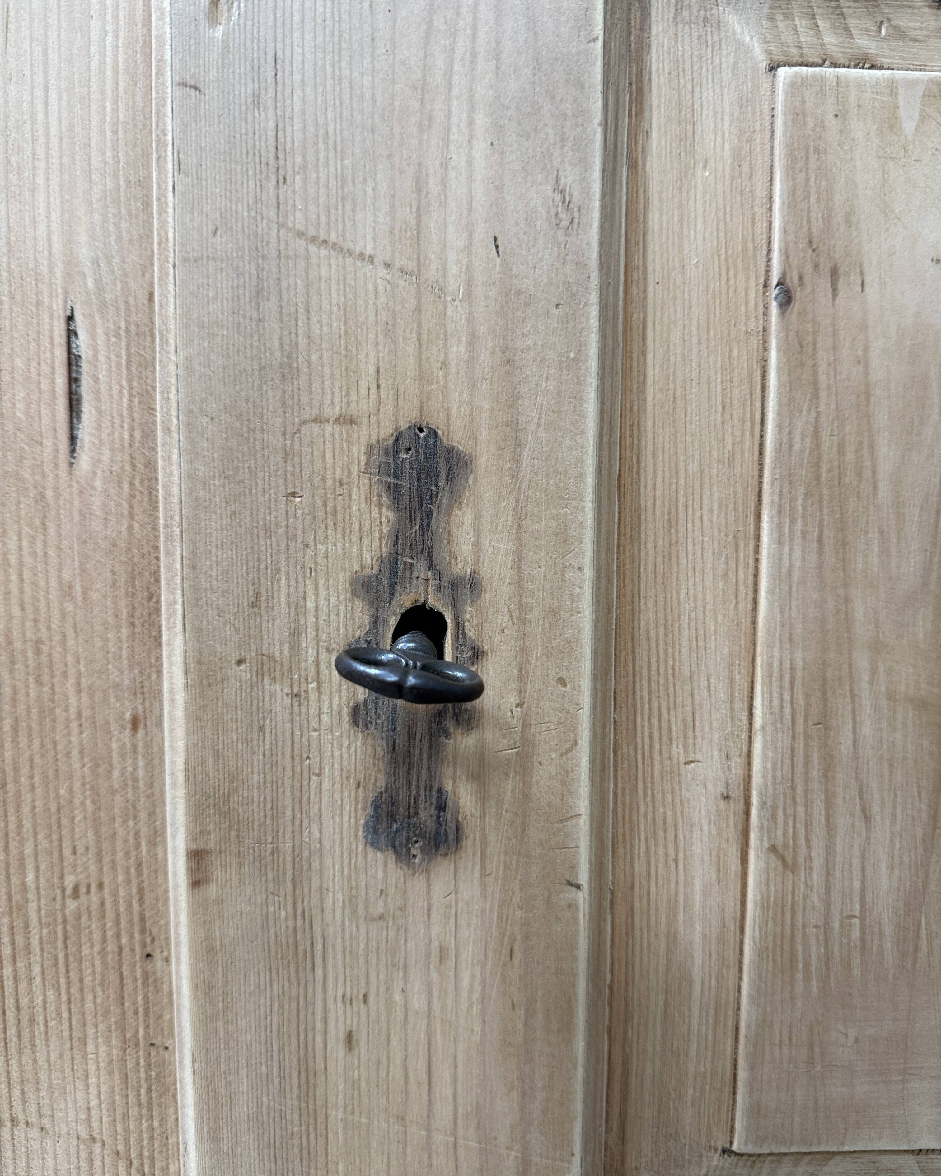 Antique pine bonnetière (renovated)