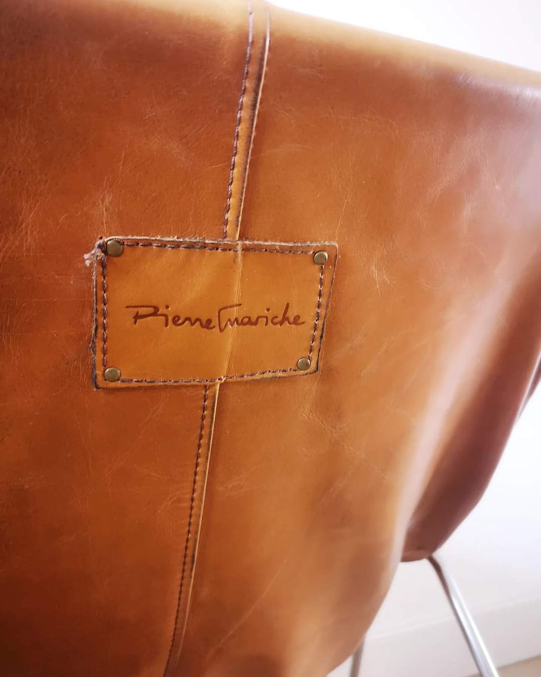 Fauteuil G1 de Pierre Guariche en cuir cognac