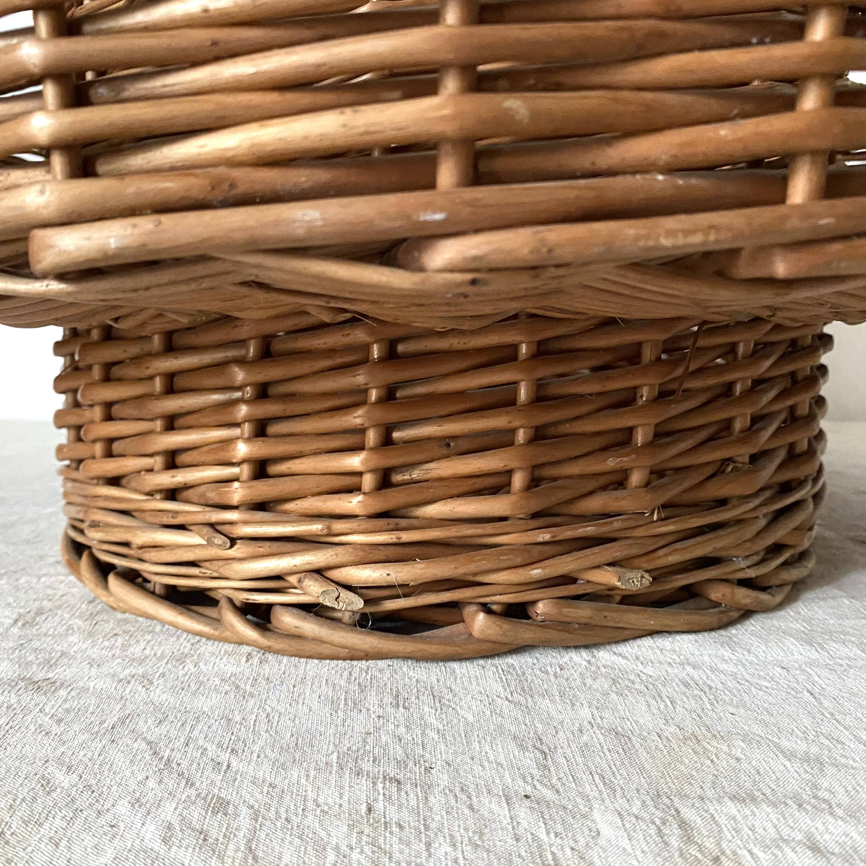 Bar basket or plant holder in woven wicker