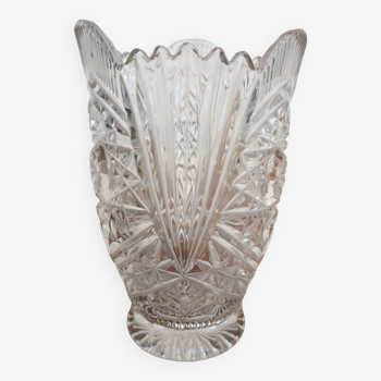 Petit vase en cristal avec motifs ciselés et décors géométriques