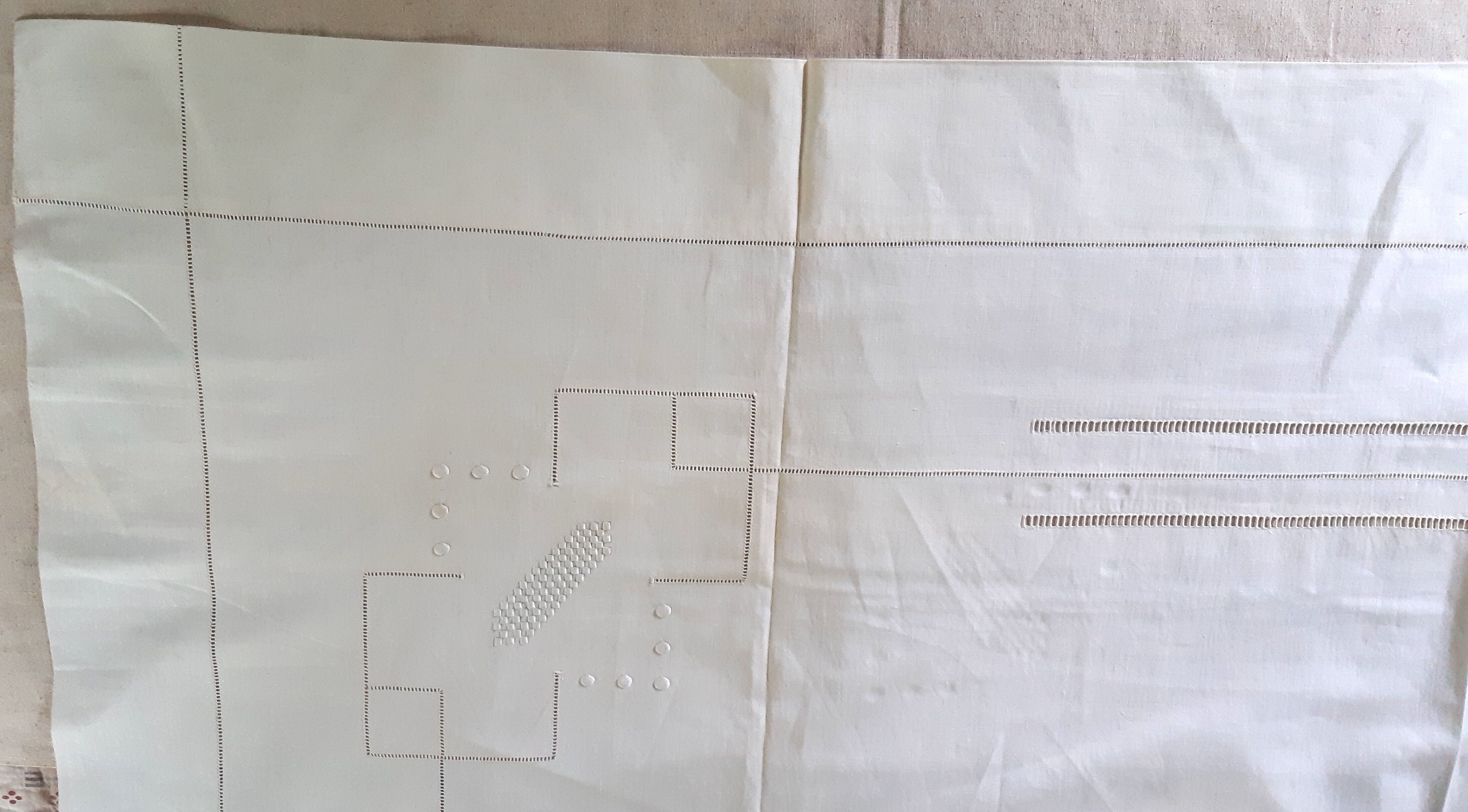 sheet and hisca, opened and embroidered in cotton for one person