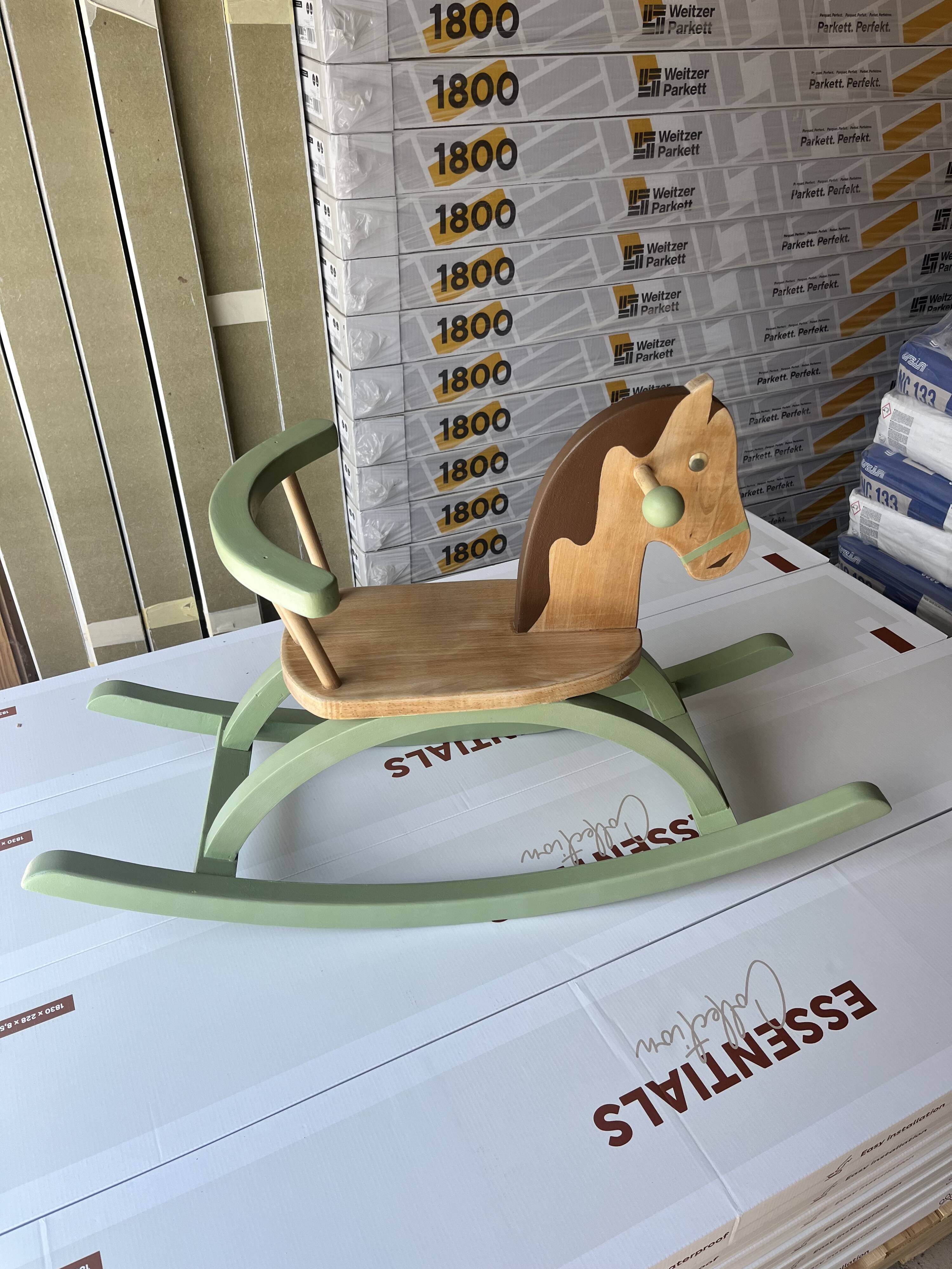 Cheval à bascule enfant