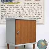 Bedside table with 1 door and 1 internal drawer.