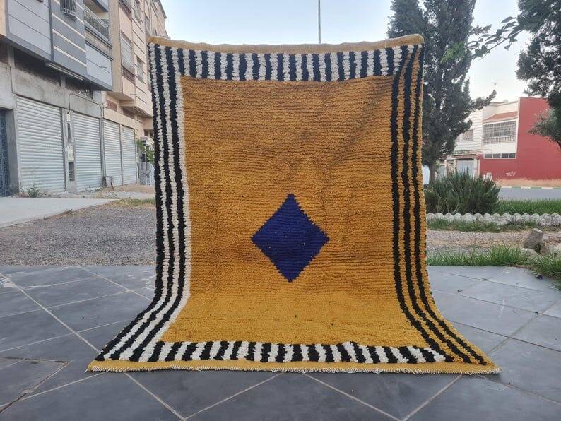 Handmade traditional natural wool rug 2/3 m